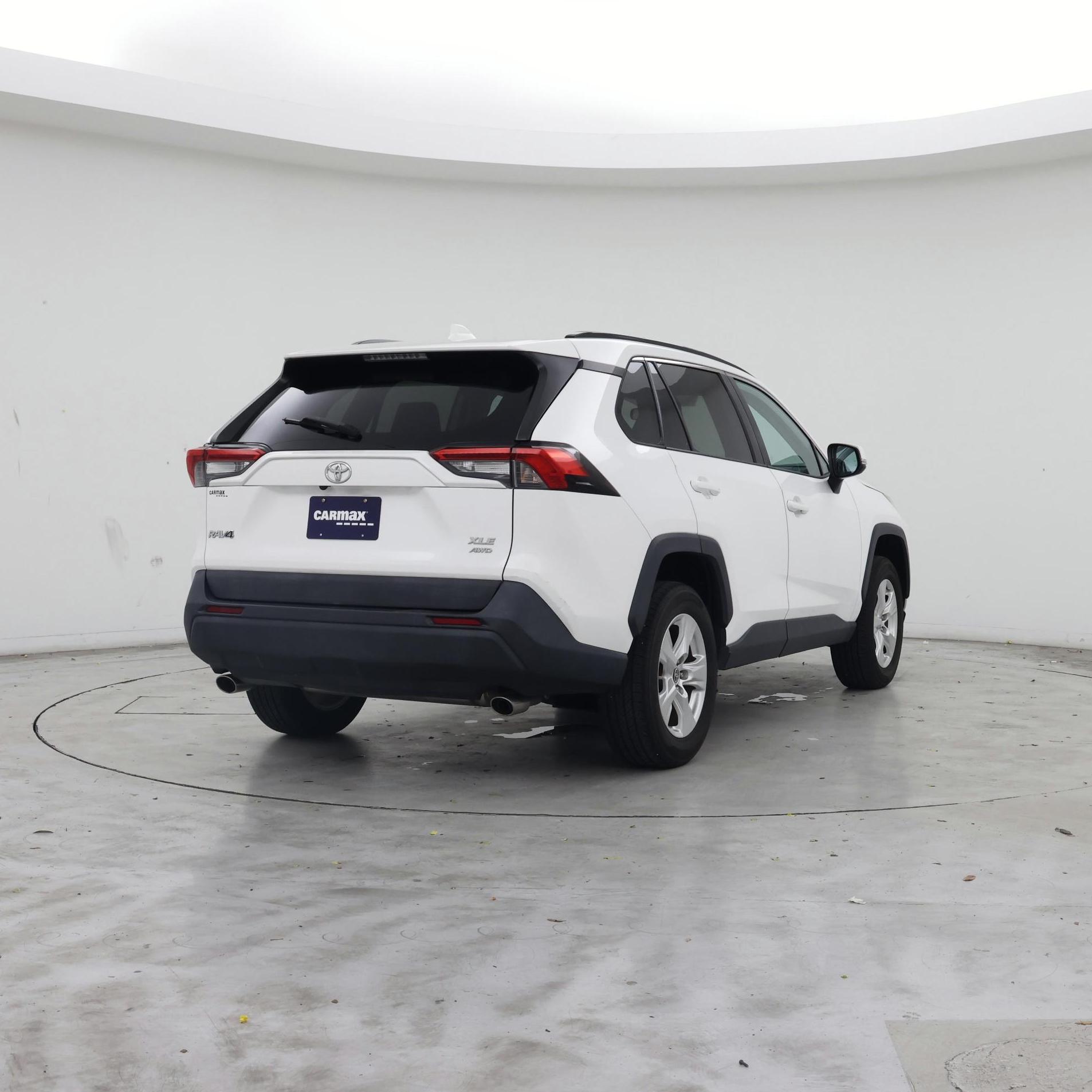 Thumbnail: 2021 Toyota RAV4 - 8