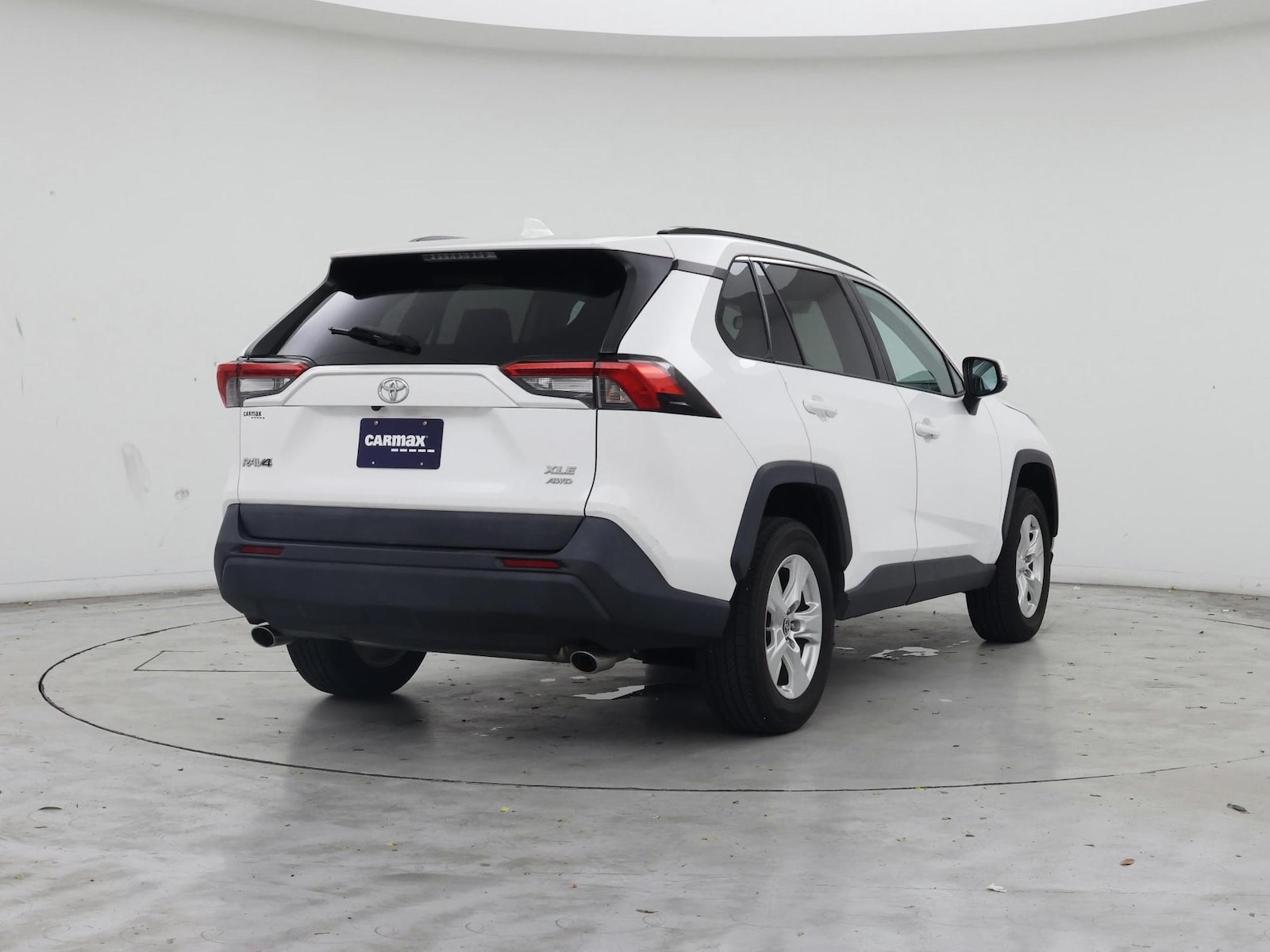 2021 Toyota RAV4 XLE - Photo 9