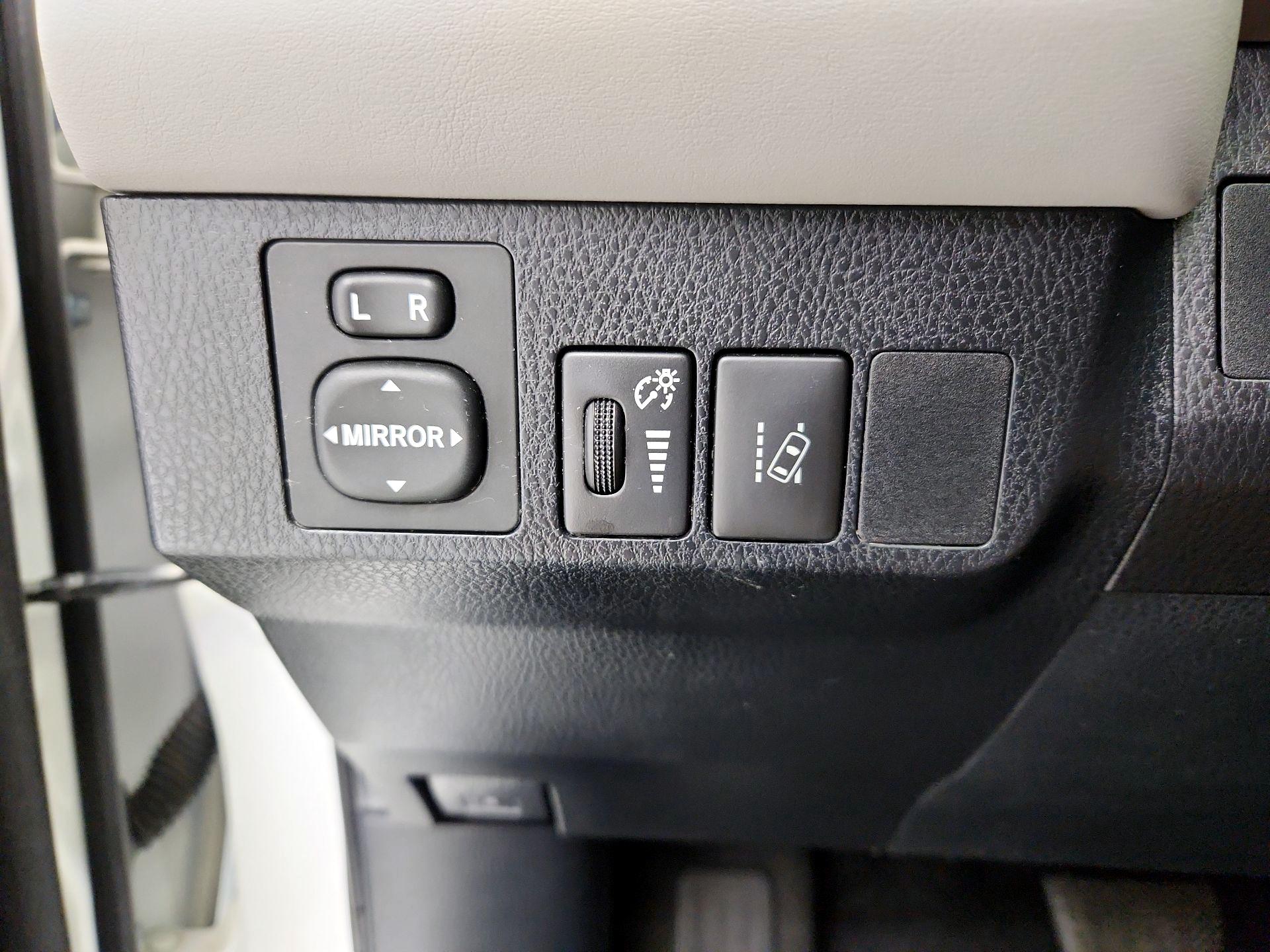 Thumbnail: 2018 Toyota RAV4 - 13