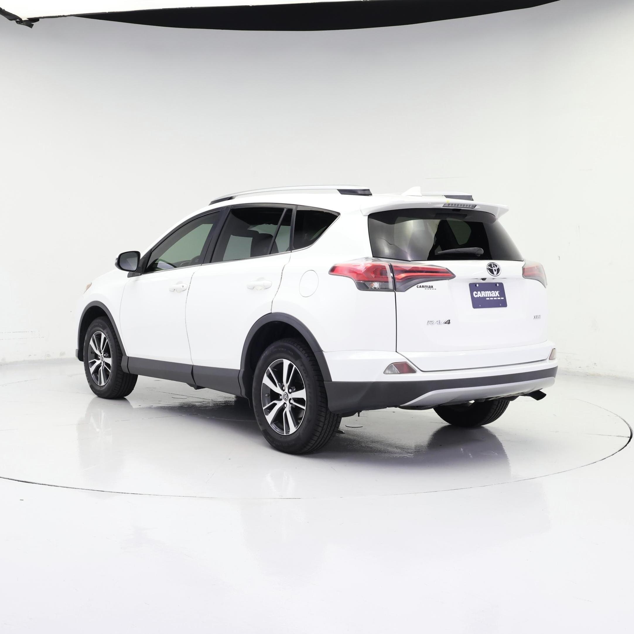 Thumbnail: 2018 Toyota RAV4 - 2