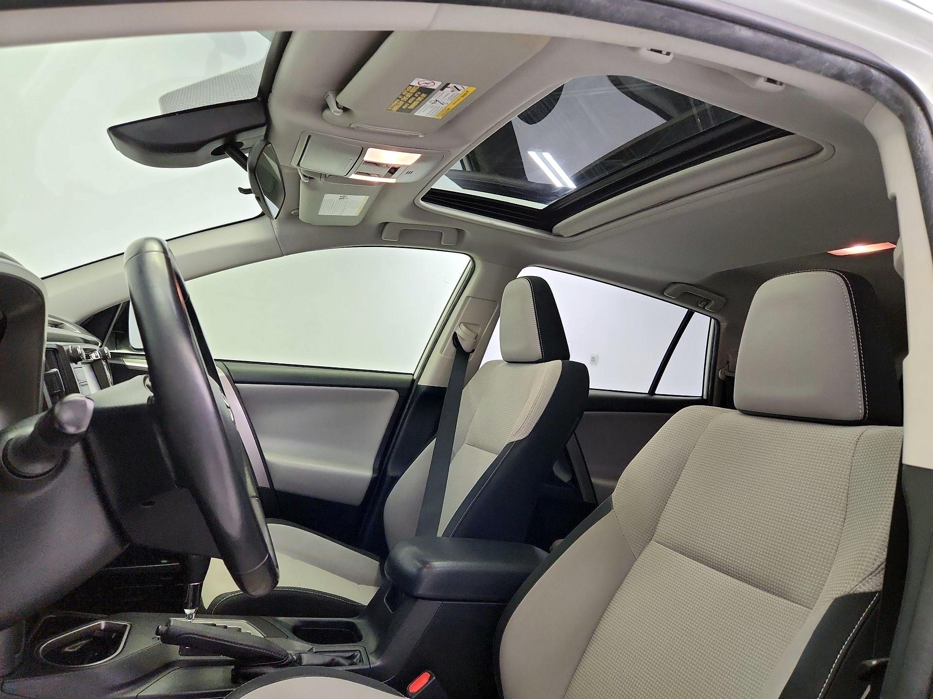 Thumbnail: 2018 Toyota RAV4 - 19
