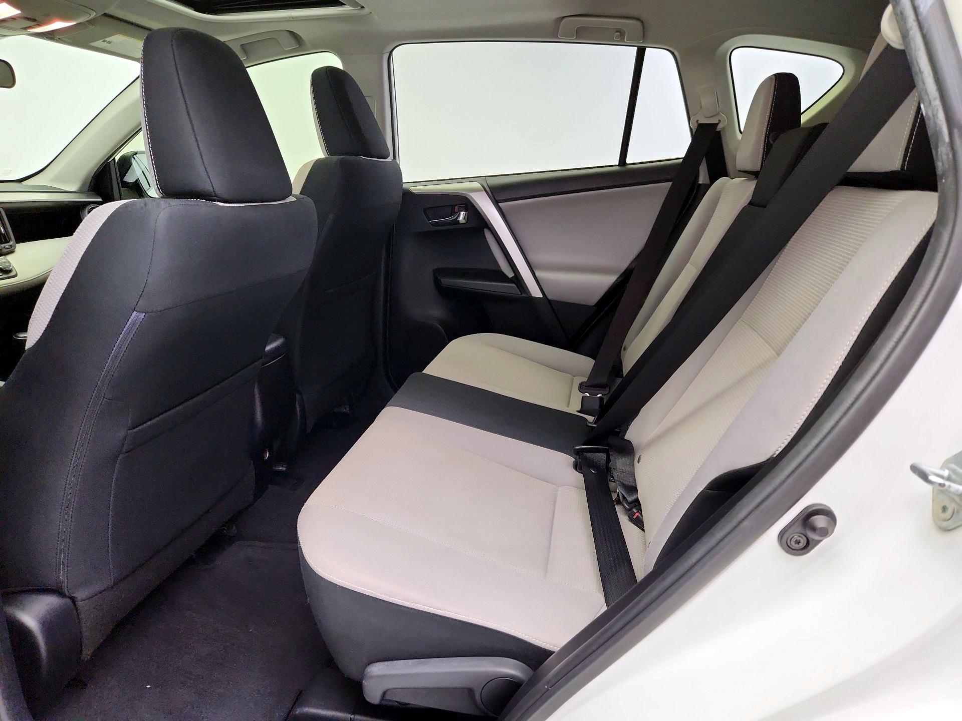 Thumbnail: 2018 Toyota RAV4 - 20
