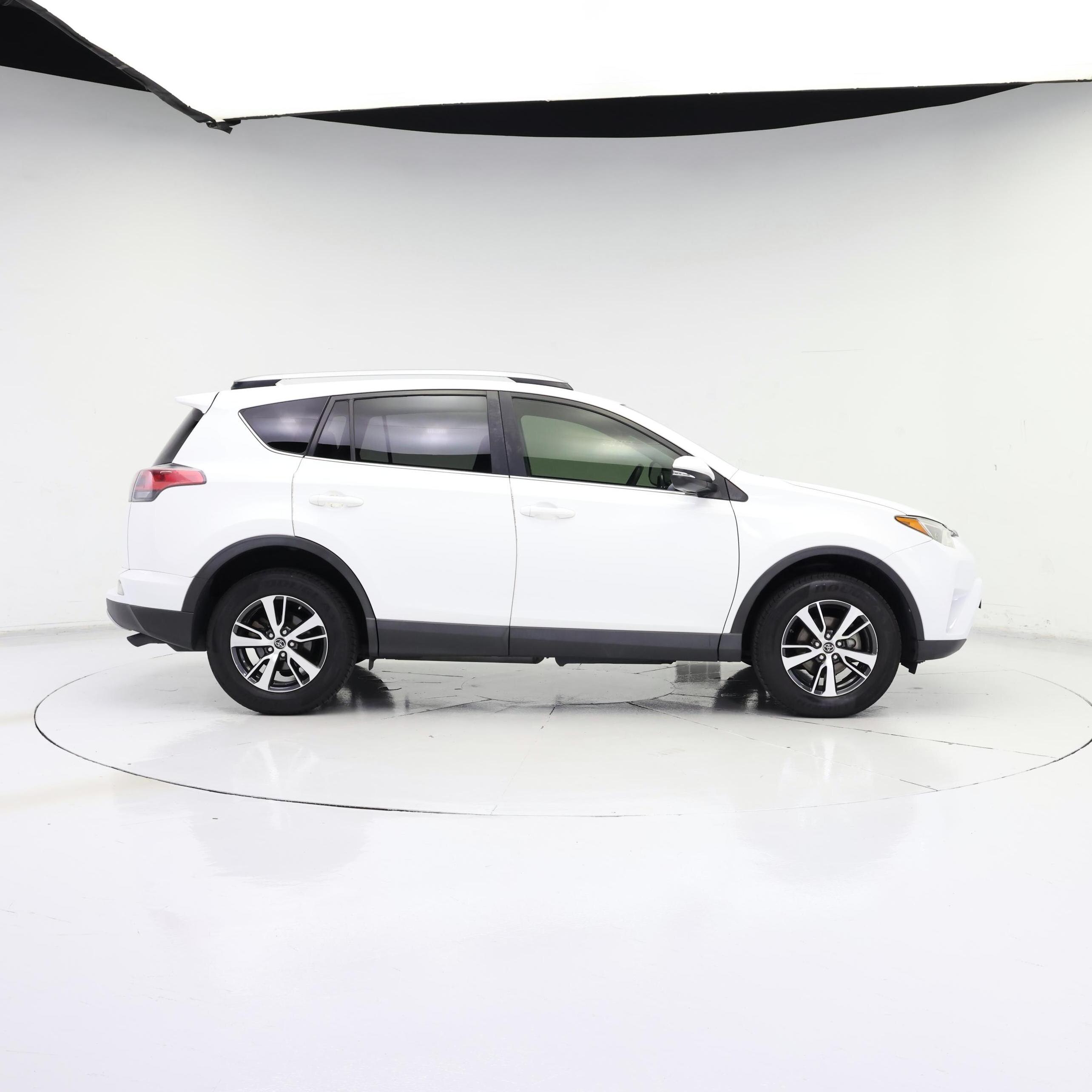 Thumbnail: 2018 Toyota RAV4 - 7