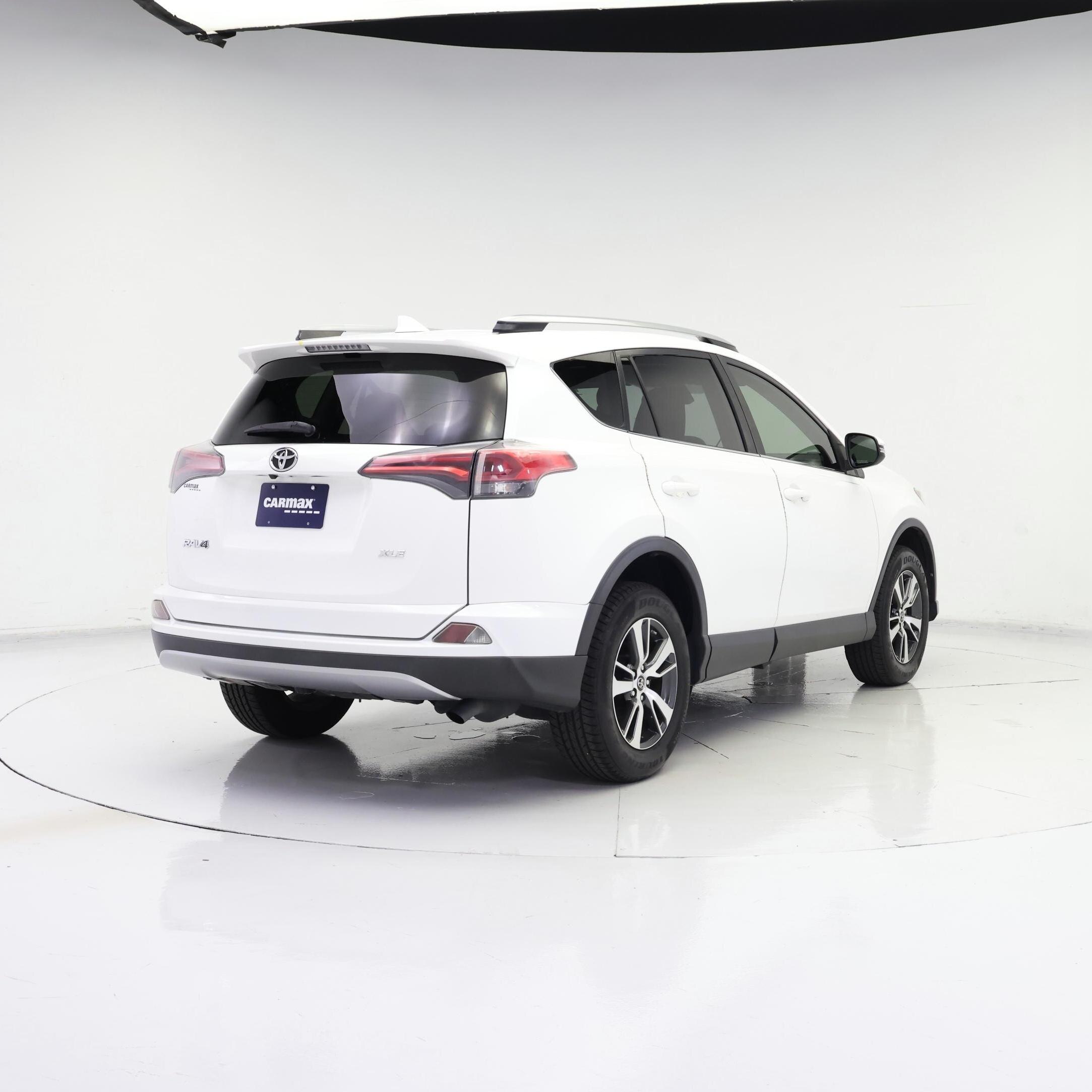 Thumbnail: 2018 Toyota RAV4 - 8