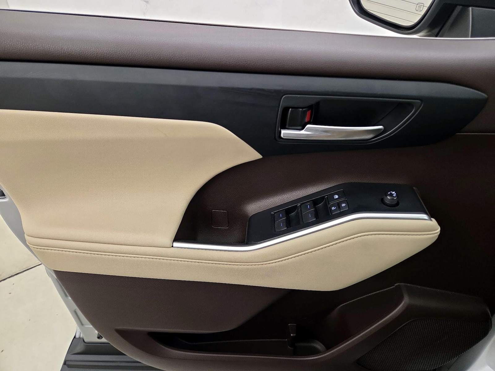 2022 Toyota Highlander XLE - Photo 13