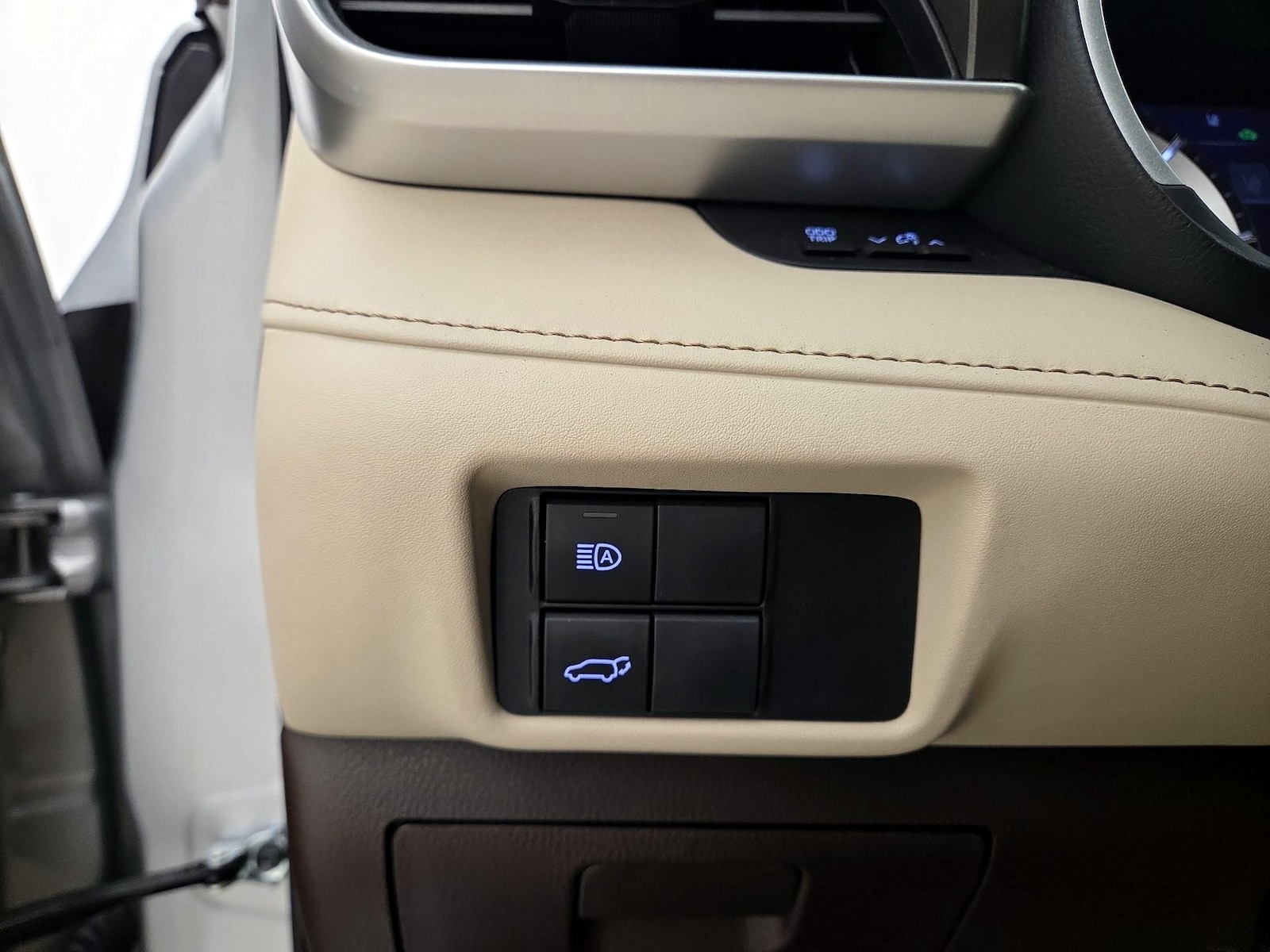 2022 Toyota Highlander XLE - Photo 14