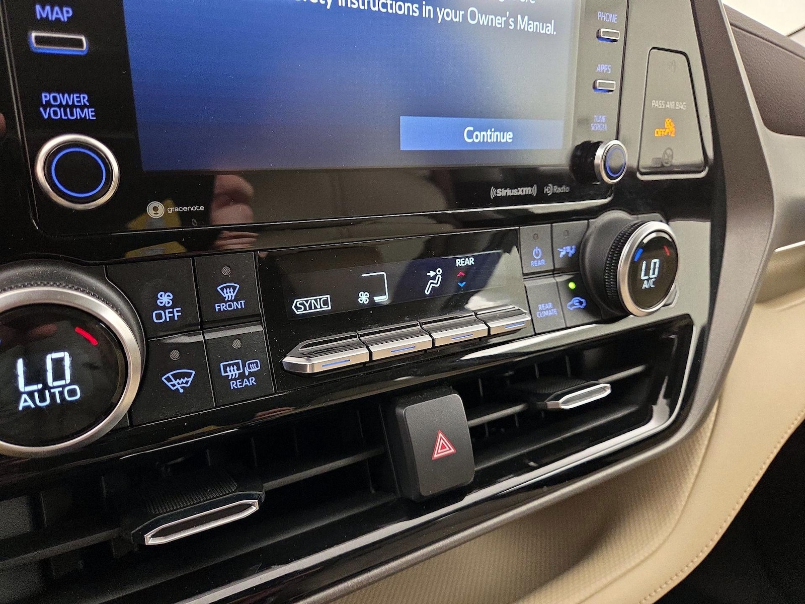 2022 Toyota Highlander XLE - Photo 17