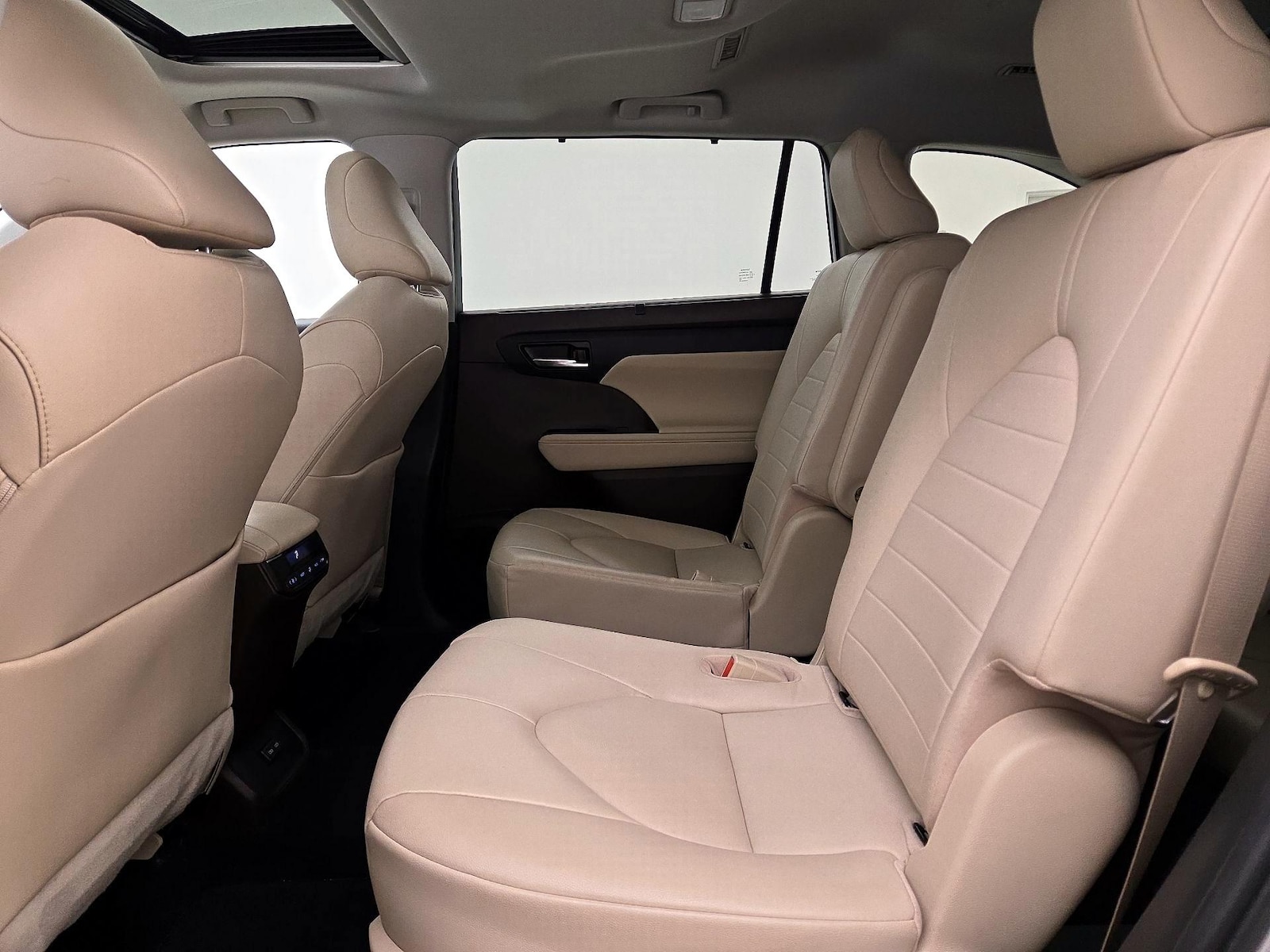2022 Toyota Highlander XLE - Photo 21