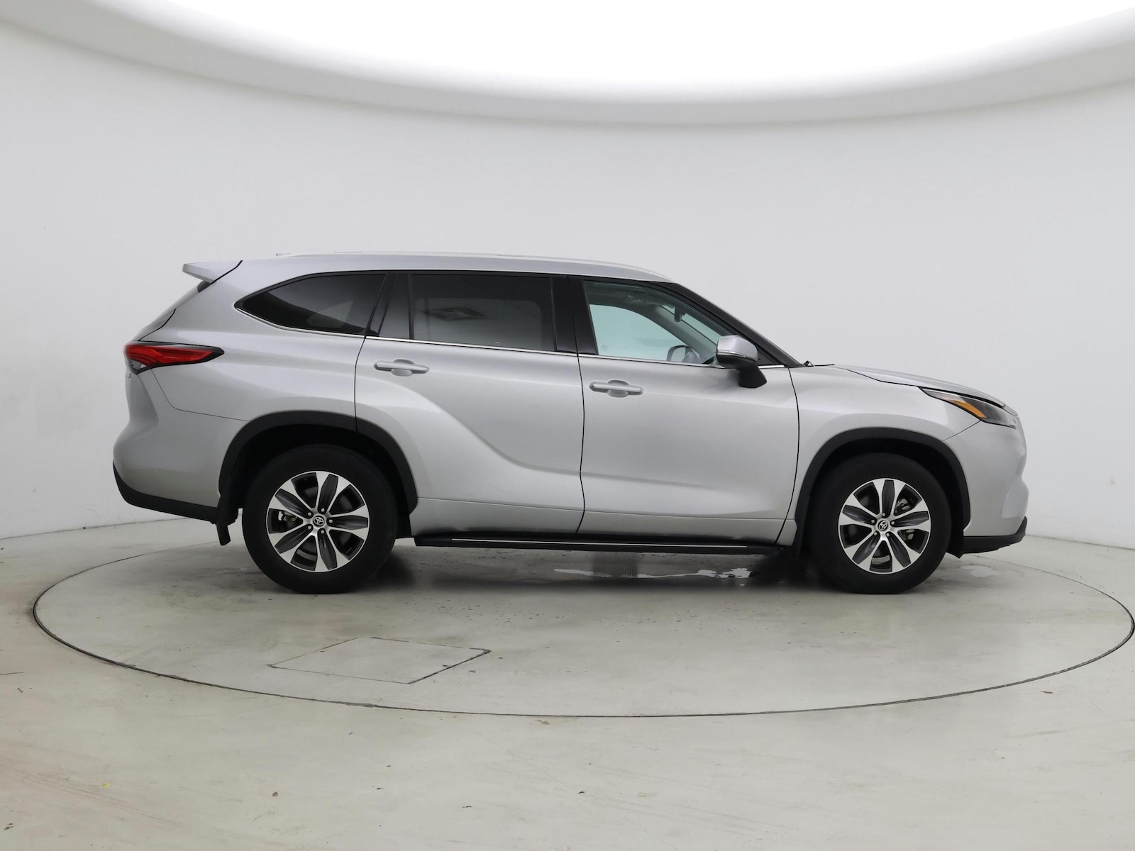 2022 Toyota Highlander XLE - Photo 8