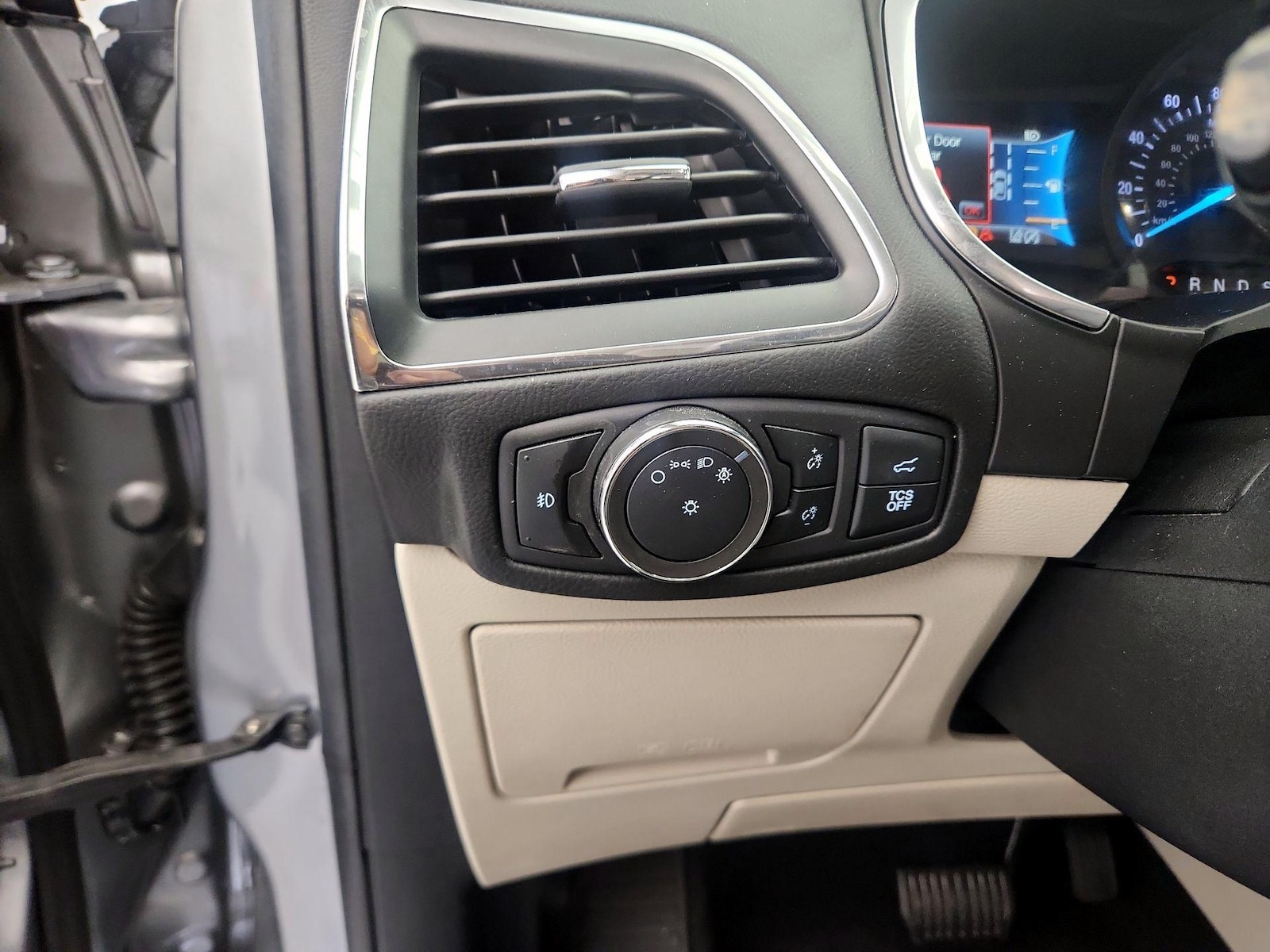 2021 Ford Edge Titanium - Photo 14