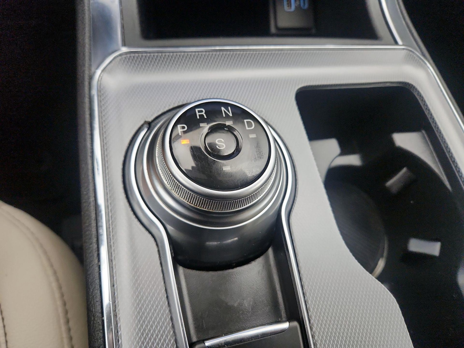 2021 Ford Edge Titanium - Photo 18