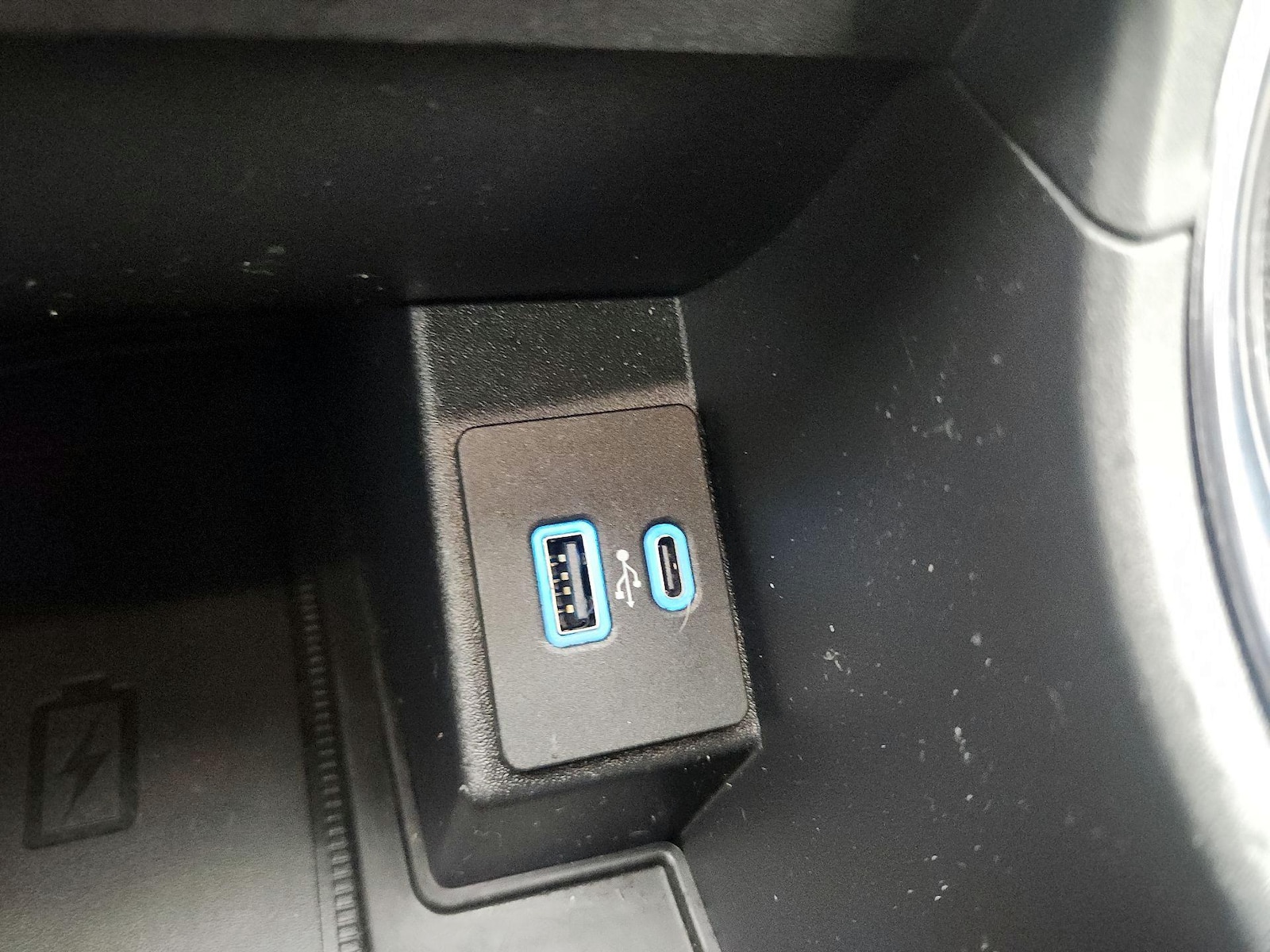 2021 Ford Edge Titanium - Photo 19