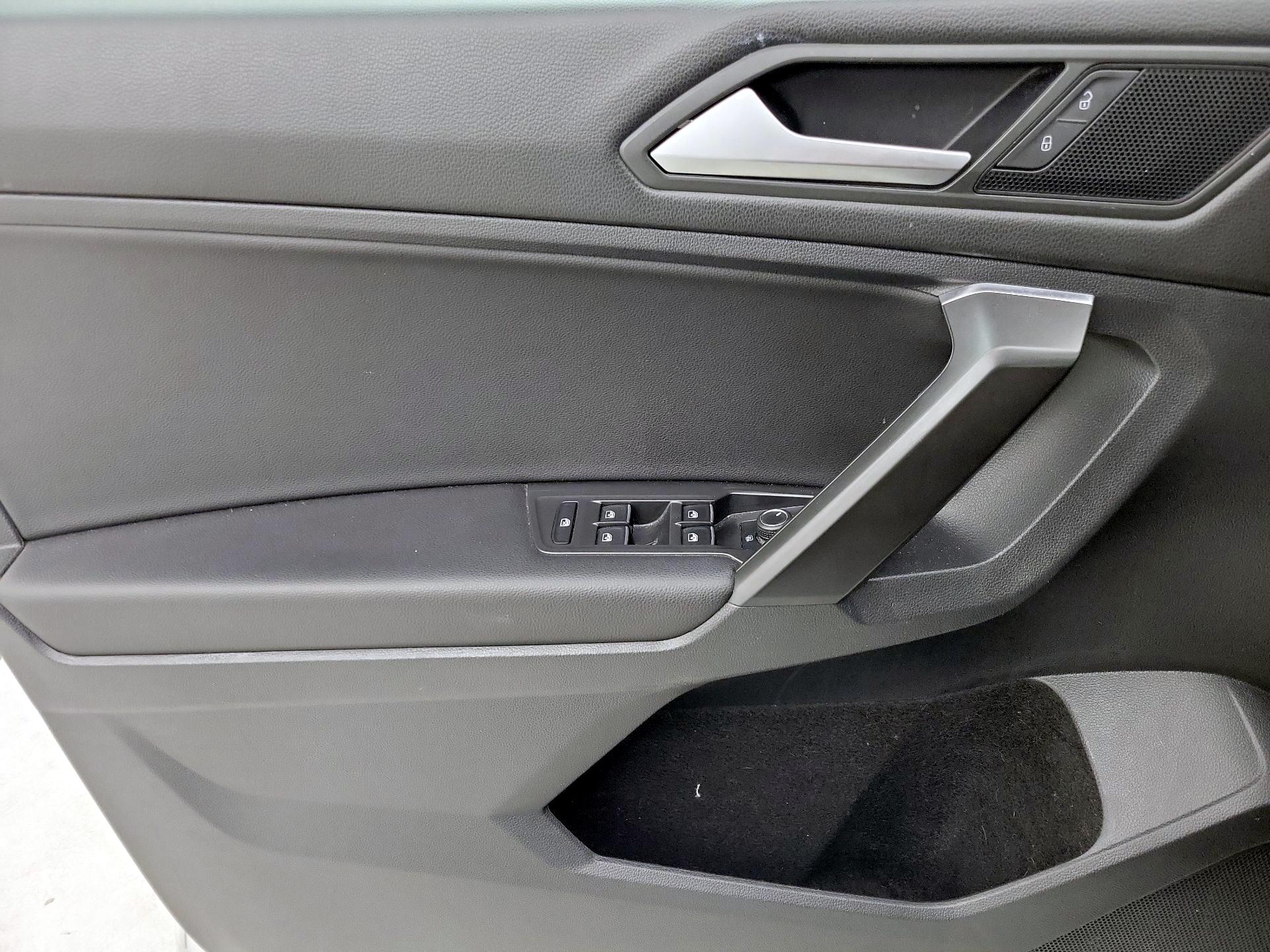 Thumbnail: 2021 Volkswagen Tiguan - 12