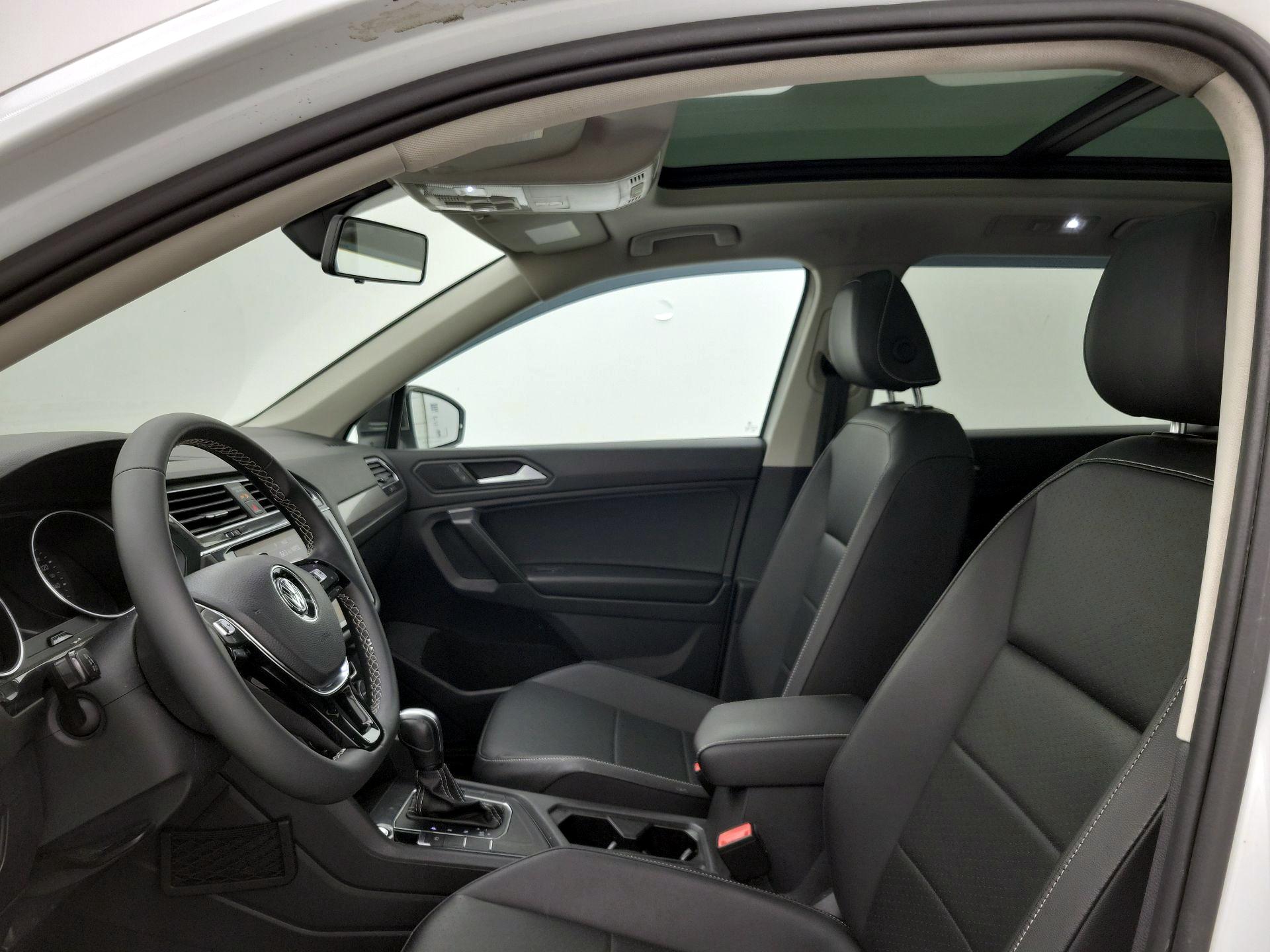 Thumbnail: 2021 Volkswagen Tiguan - 18