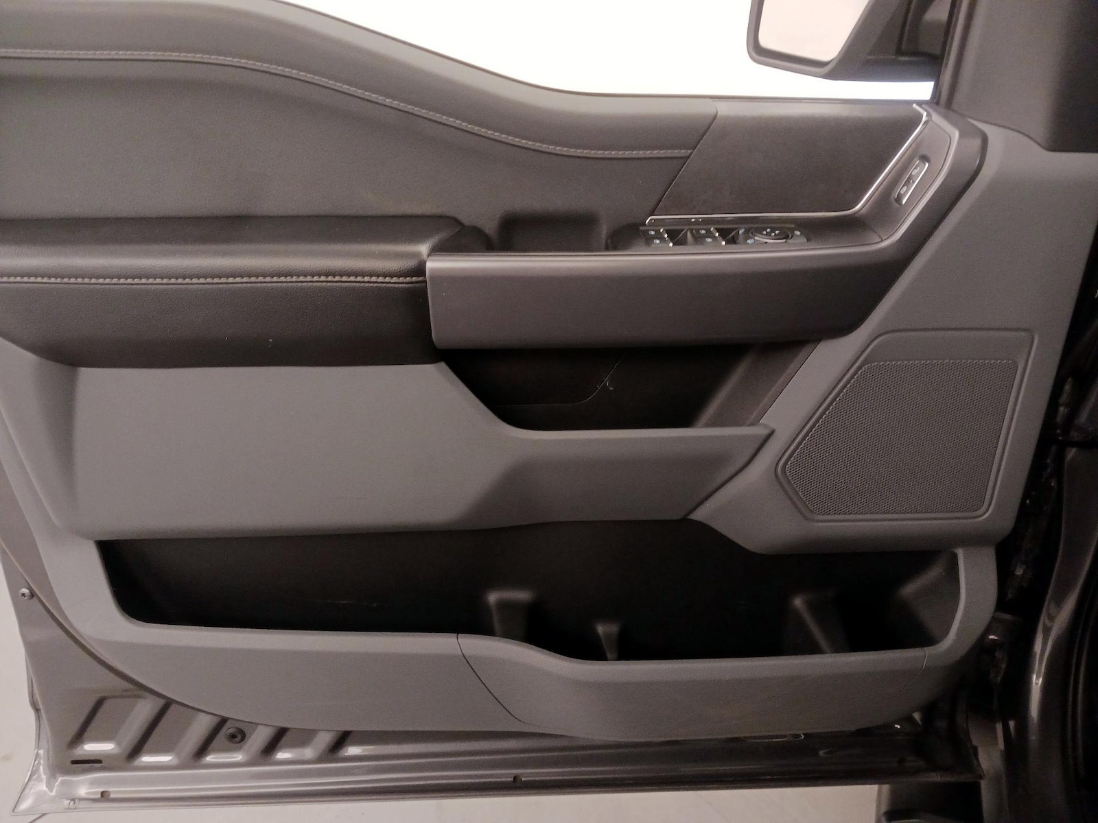 2025 Ford F-150 XLT - Photo 13