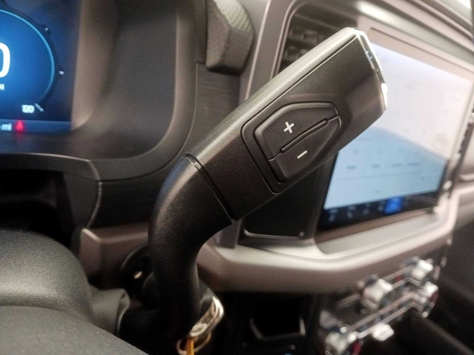 2025 Ford F-150 XLT - Photo 18