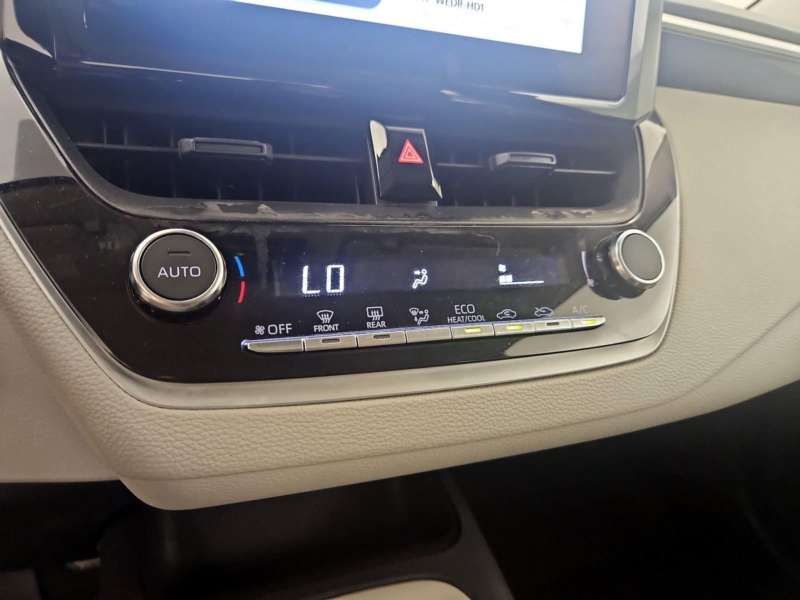2025 Toyota Corolla LE - Photo 17