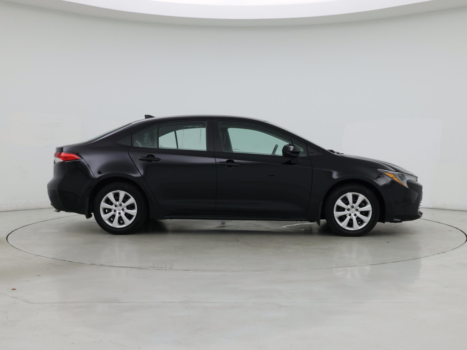 2025 Toyota Corolla LE - Photo 8