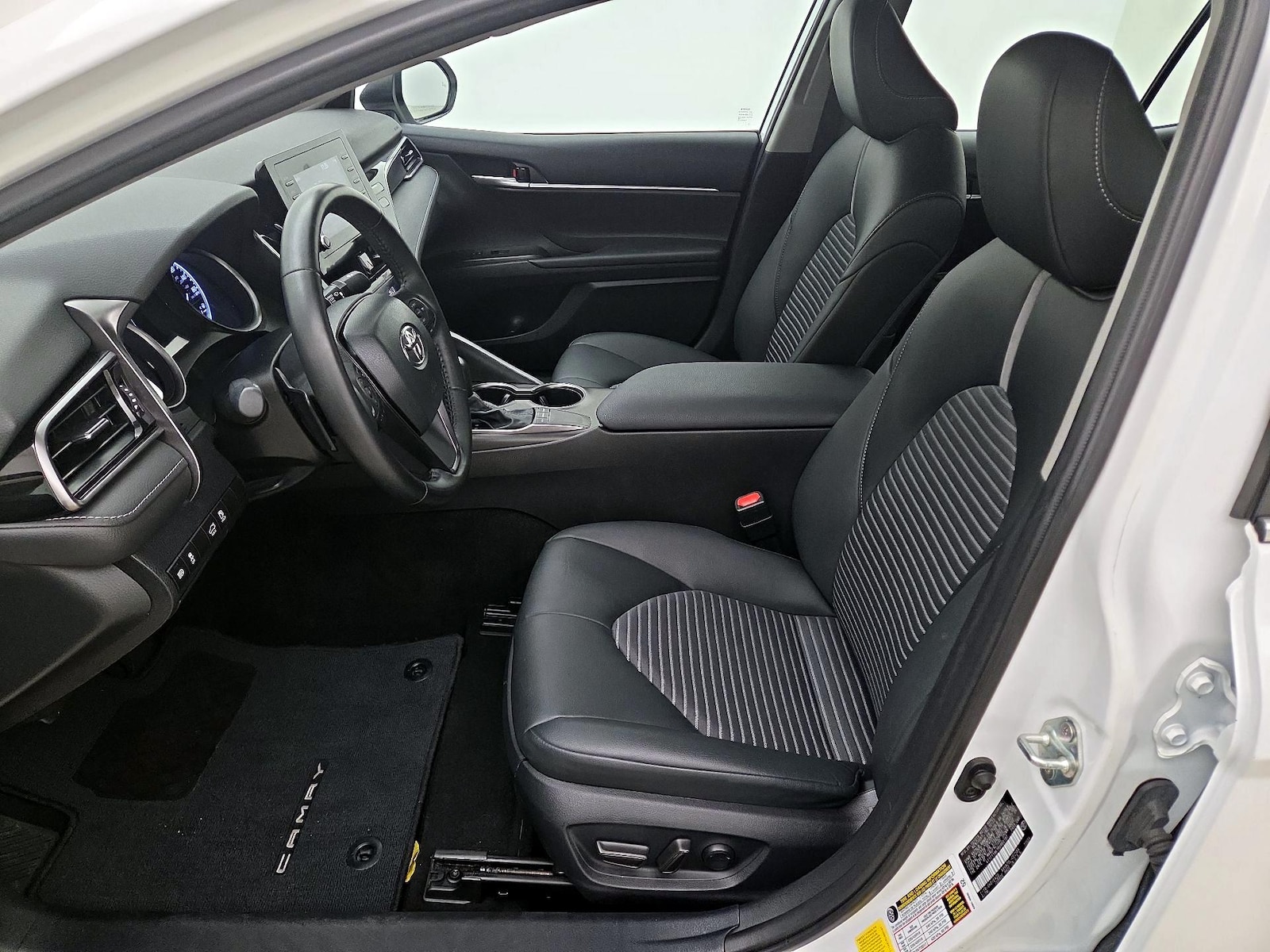2024 Toyota Camry SE - Photo 12
