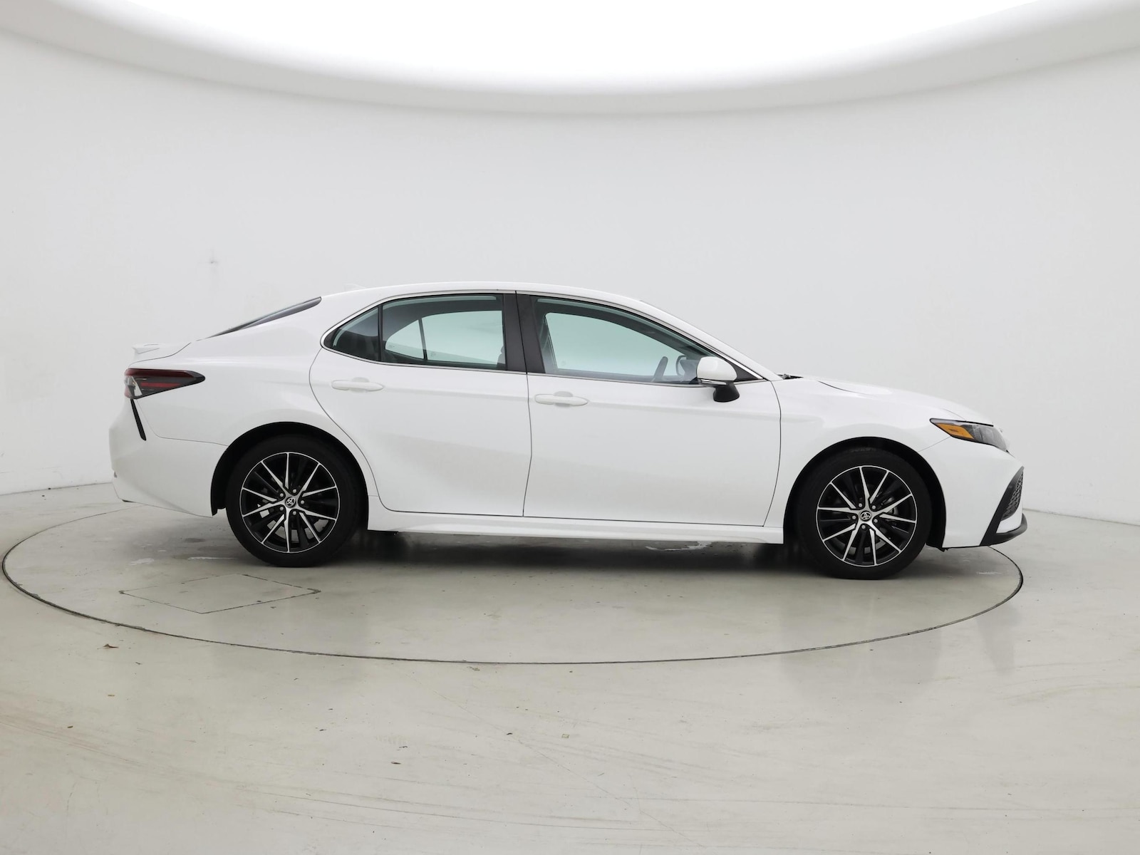 2024 Toyota Camry SE - Photo 8