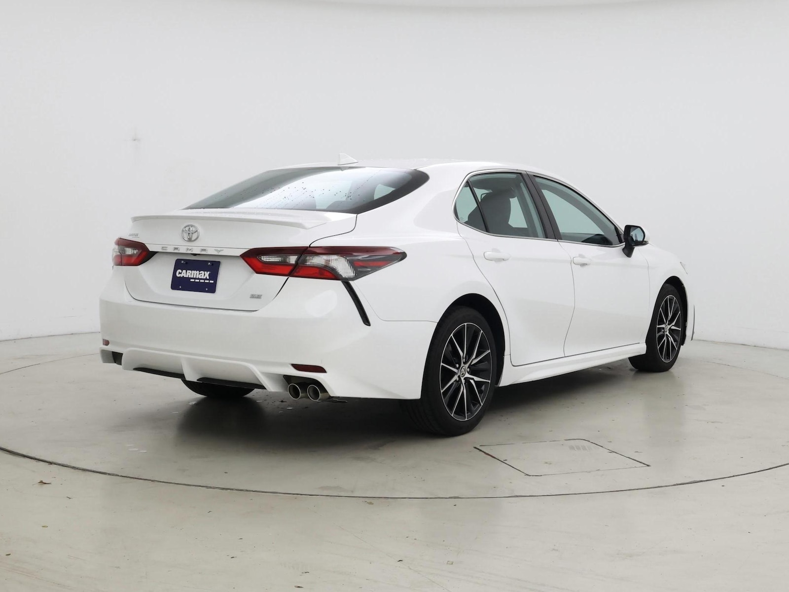 2024 Toyota Camry SE - Photo 9