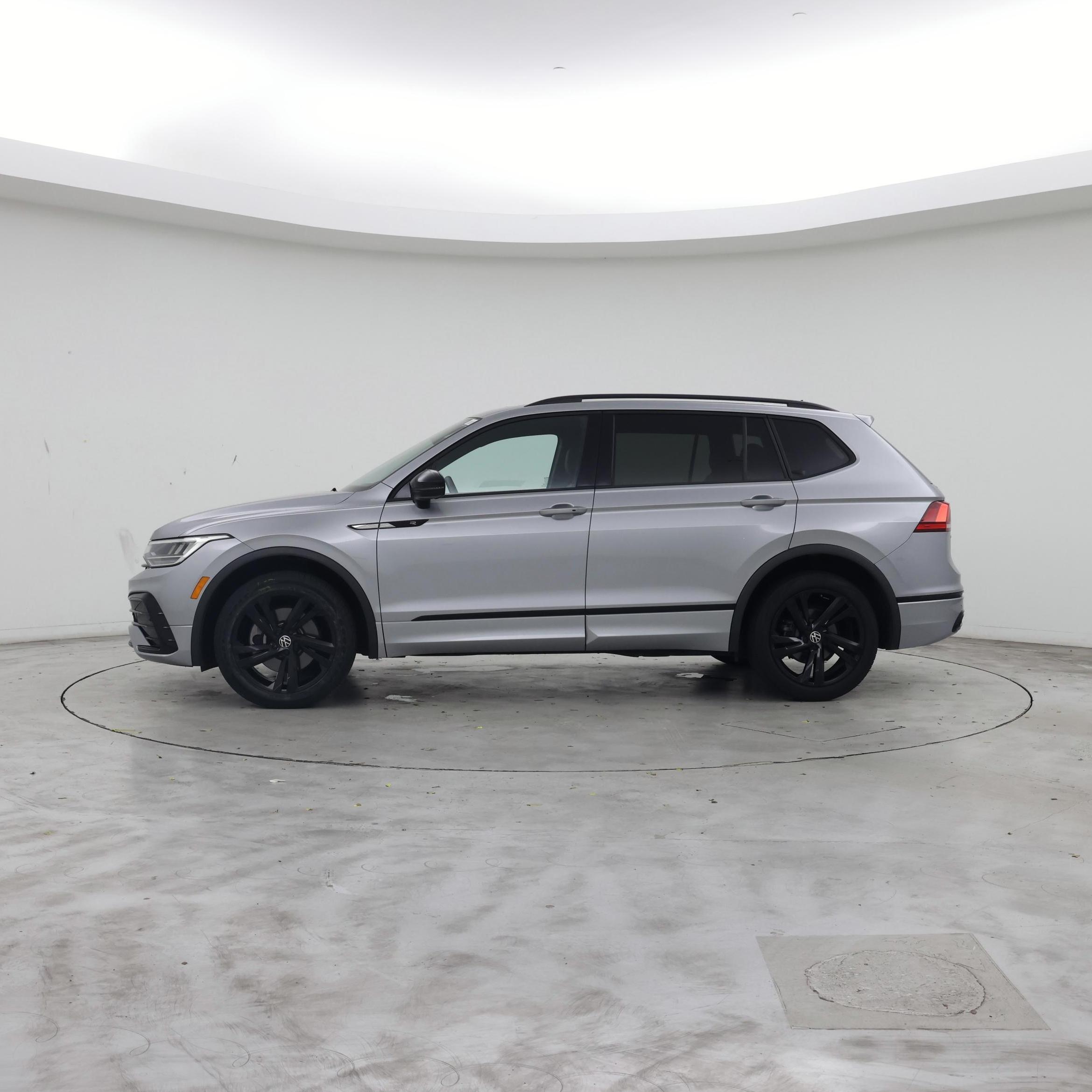 Thumbnail: 2024 Volkswagen Tiguan - 3