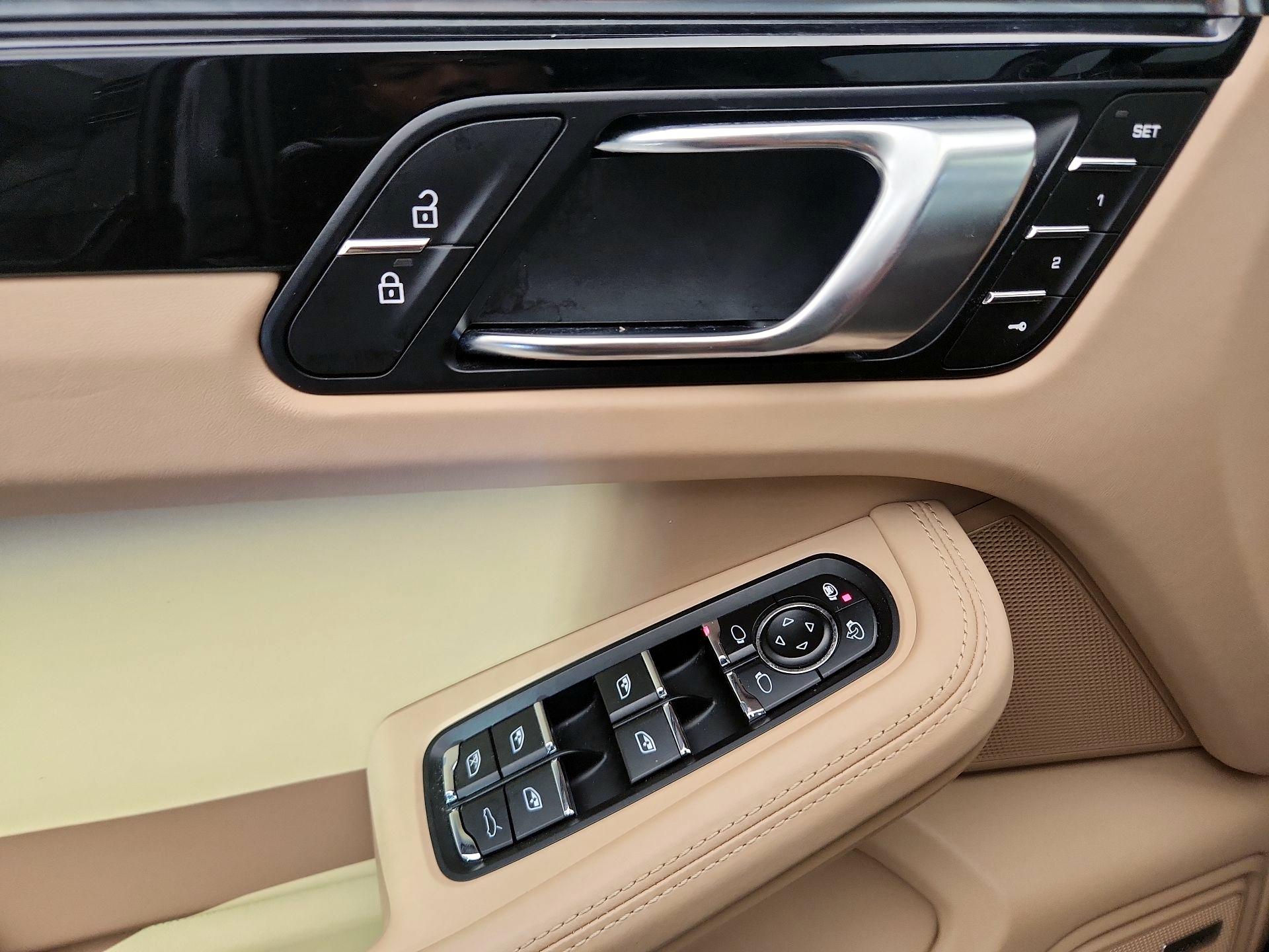 Thumbnail: 2020 Porsche Macan - 12