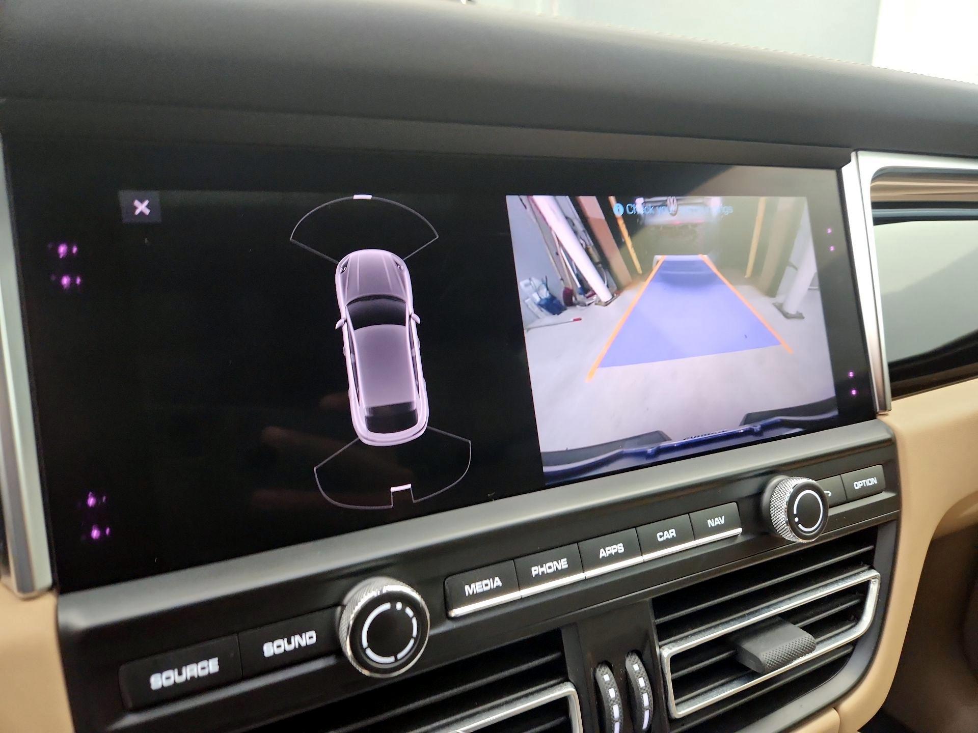 Thumbnail: 2020 Porsche Macan - 15
