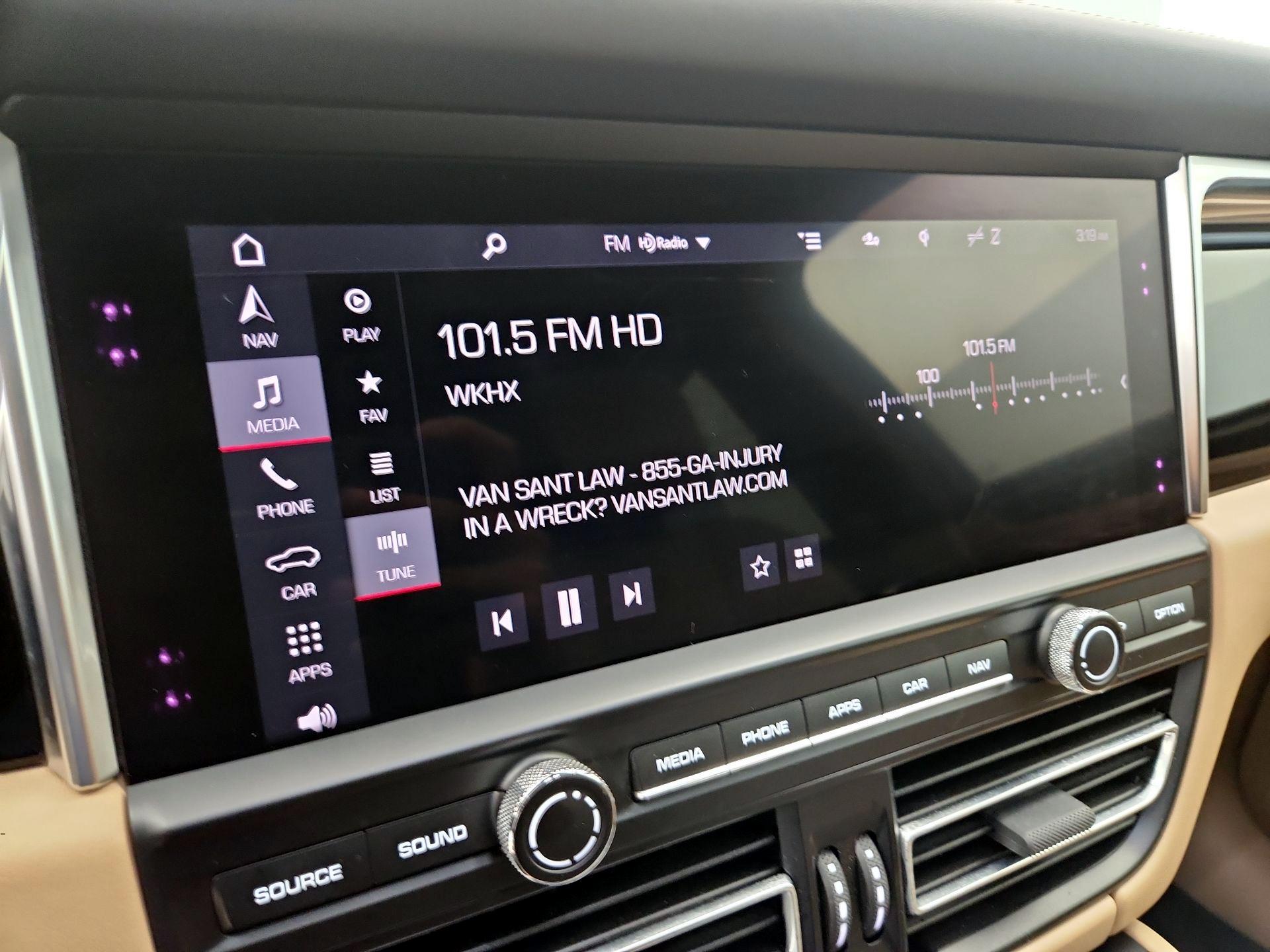 Thumbnail: 2020 Porsche Macan - 16