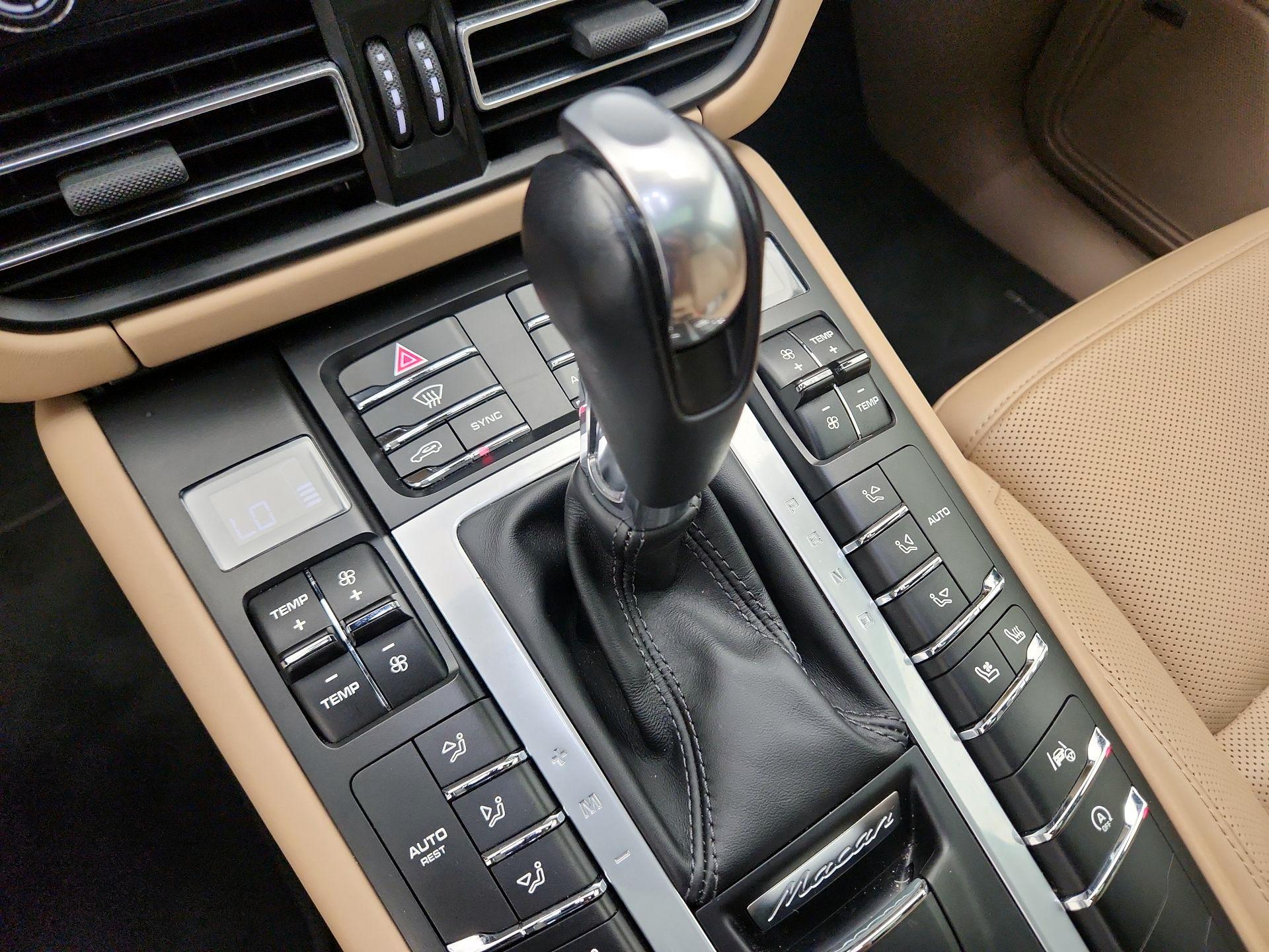 Thumbnail: 2020 Porsche Macan - 18