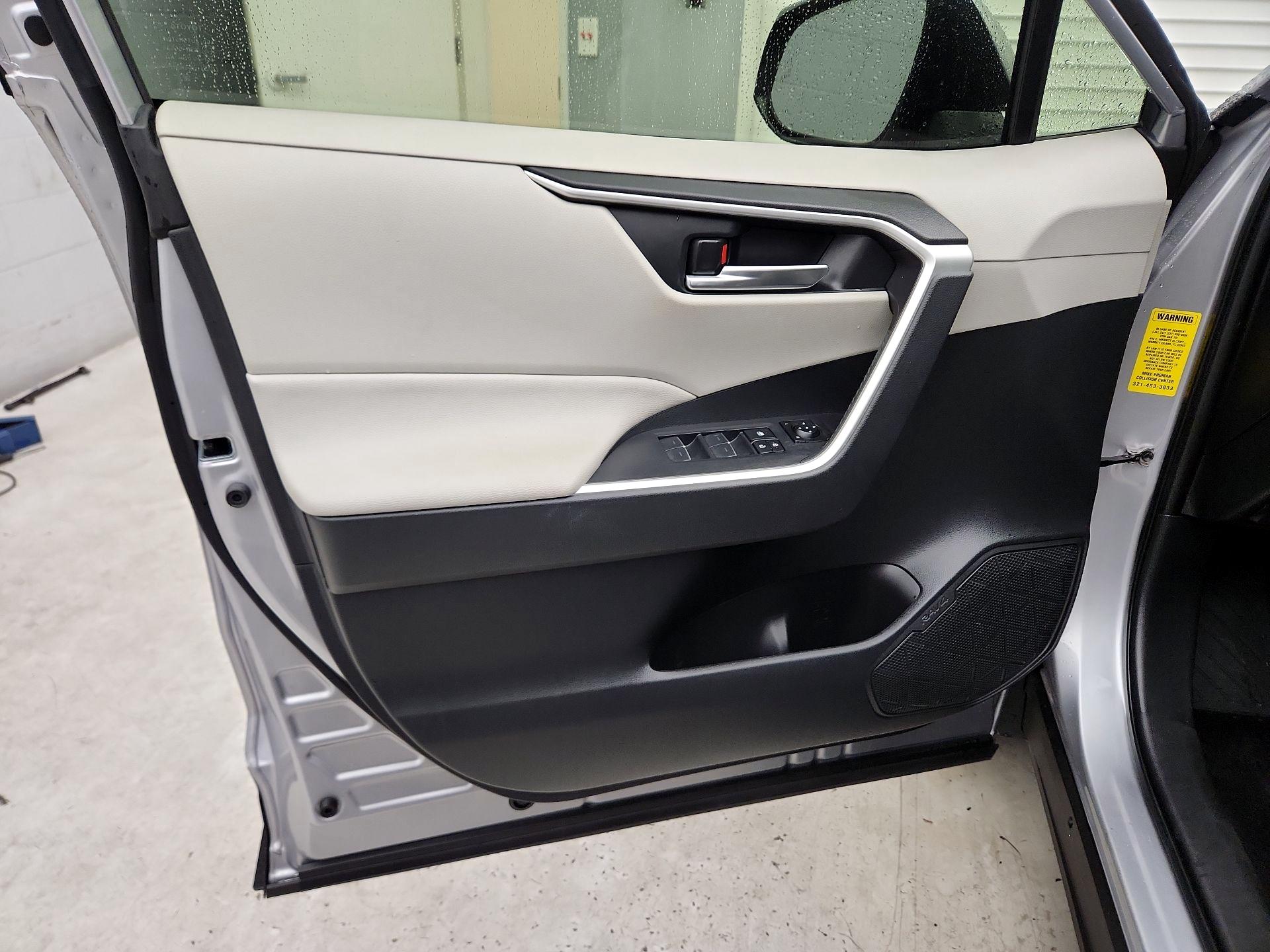 Thumbnail: 2023 Toyota RAV4 - 12