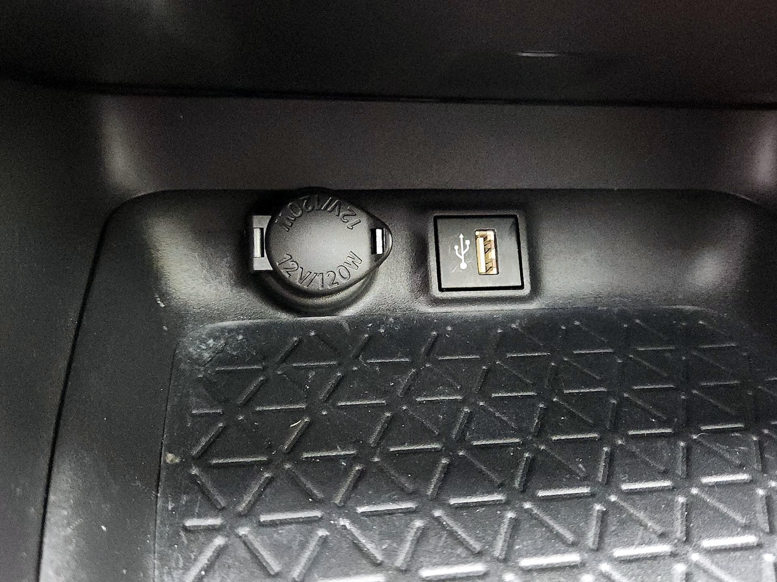 2023 Toyota RAV4 XLE Premium - Photo 19