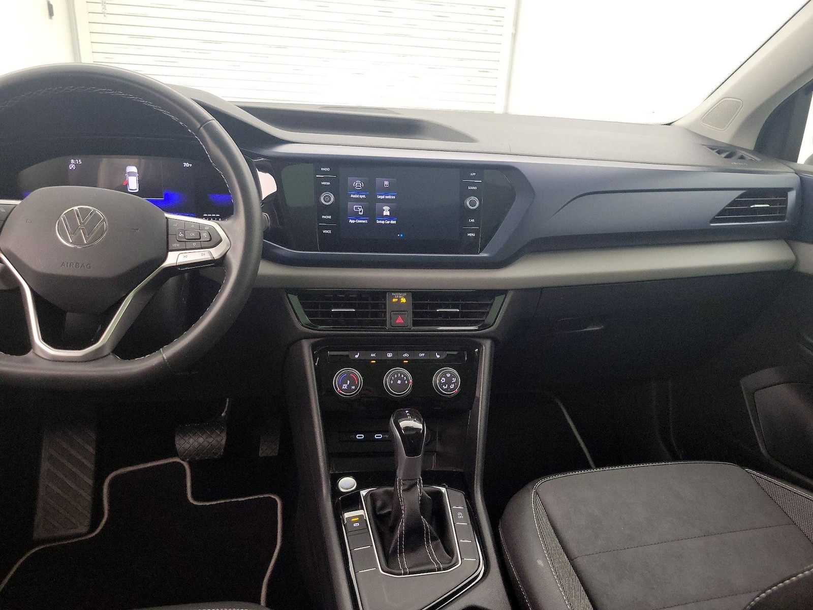 2023 Volkswagen Taos SE - Photo 10