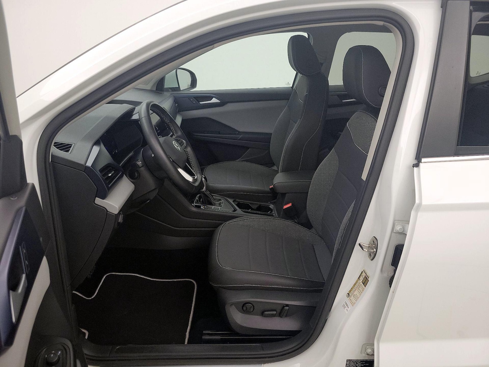 2023 Volkswagen Taos SE - Photo 12