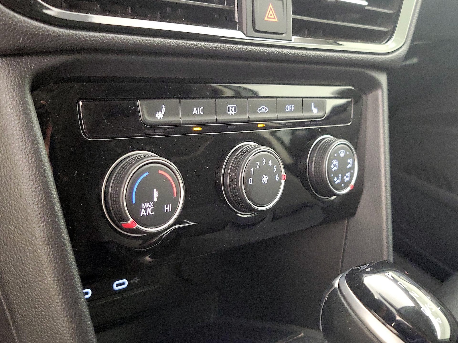 2023 Volkswagen Taos SE - Photo 17
