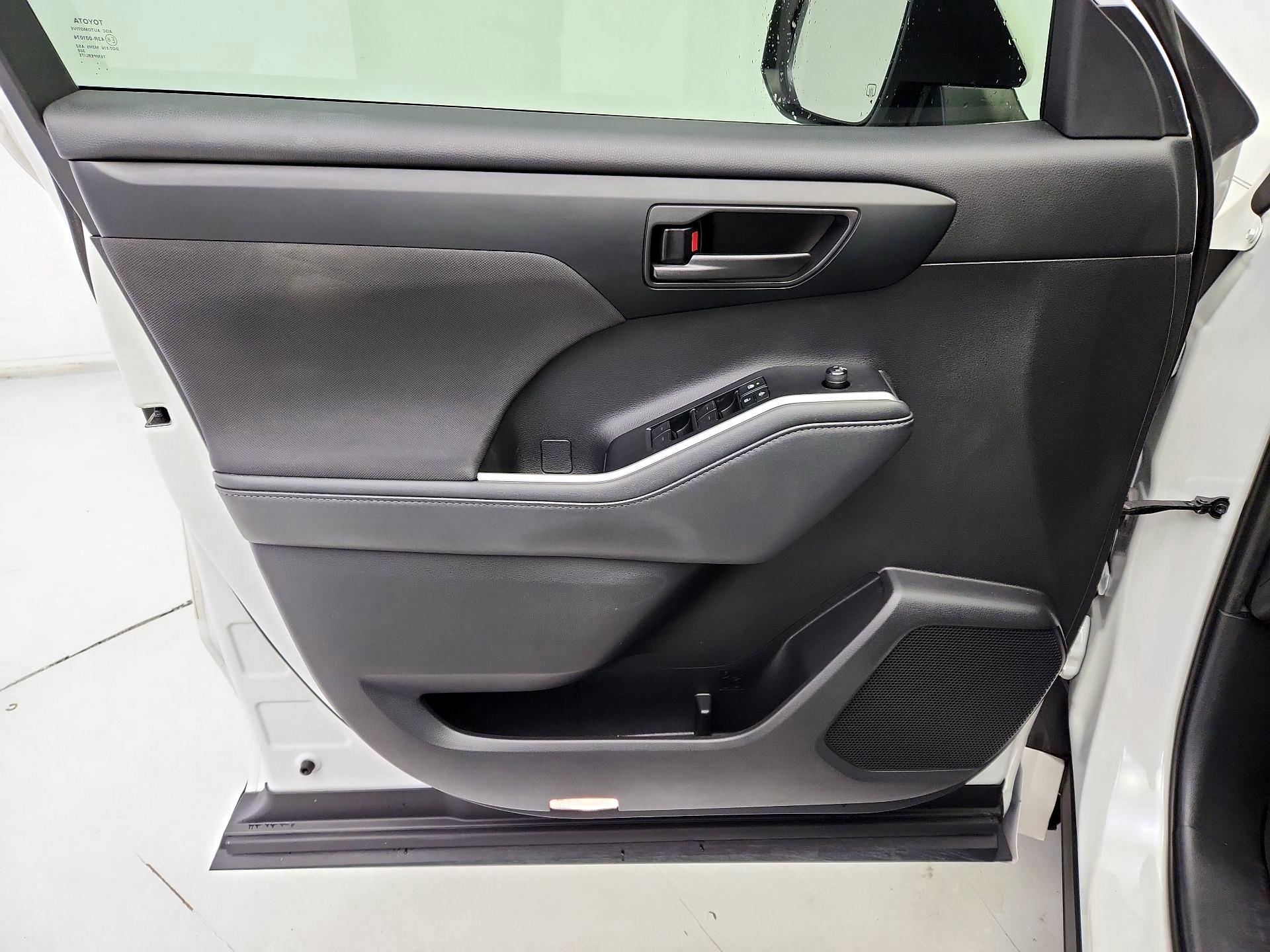 Thumbnail: 2020 Toyota Highlander - 12