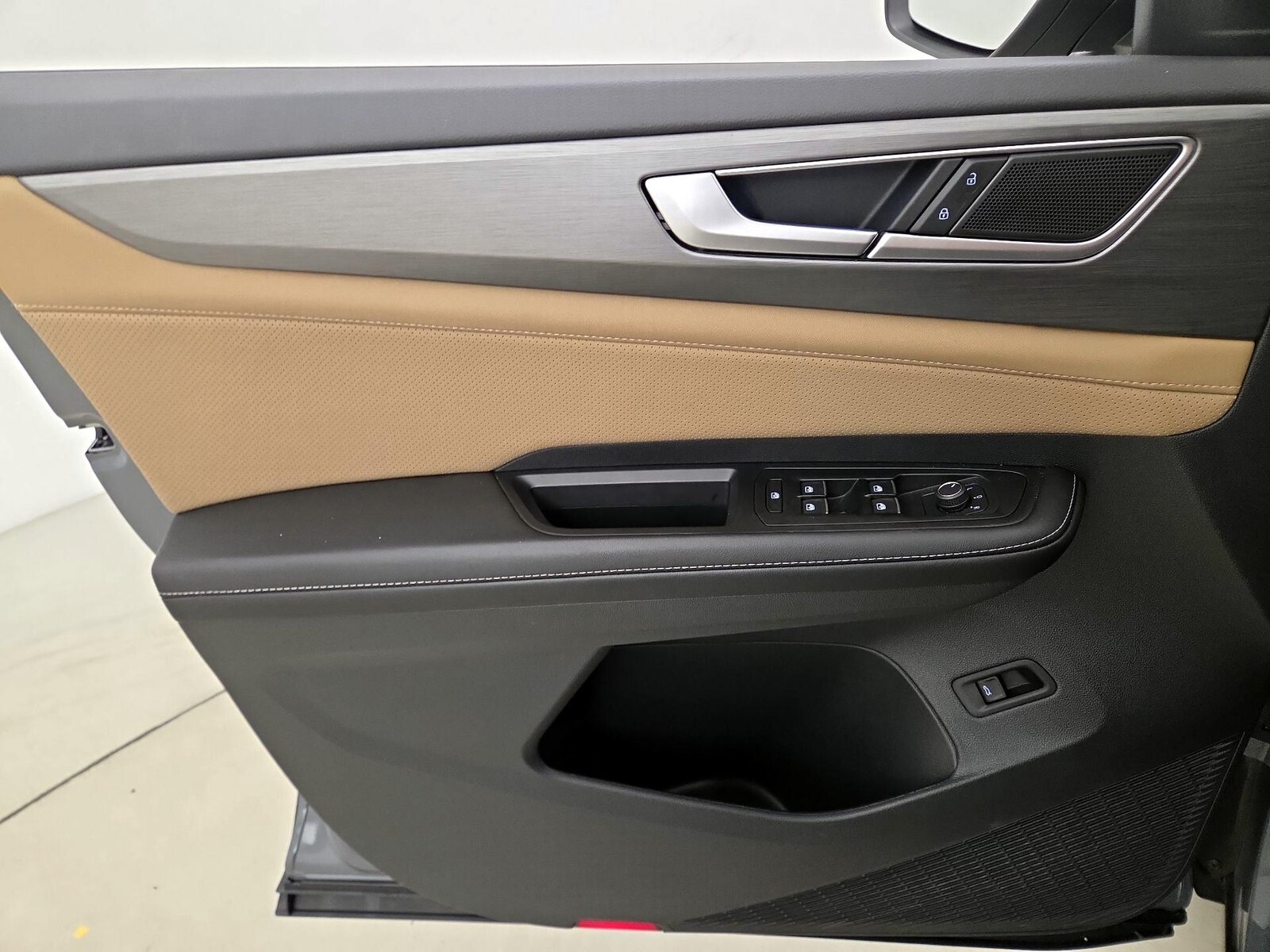 2024 Volkswagen Atlas Cross Sport SE w/Tech - Photo 13