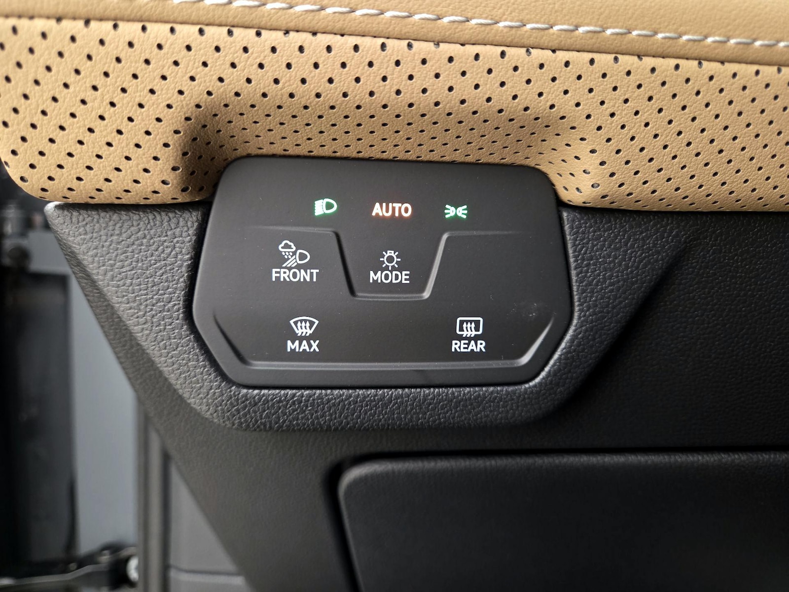 2024 Volkswagen Atlas Cross Sport SE w/Tech - Photo 14