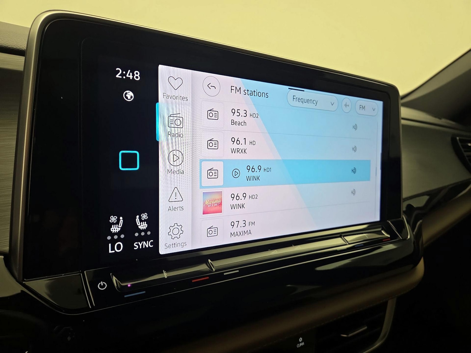 2024 Volkswagen Atlas Cross Sport SE w/Tech - Photo 16