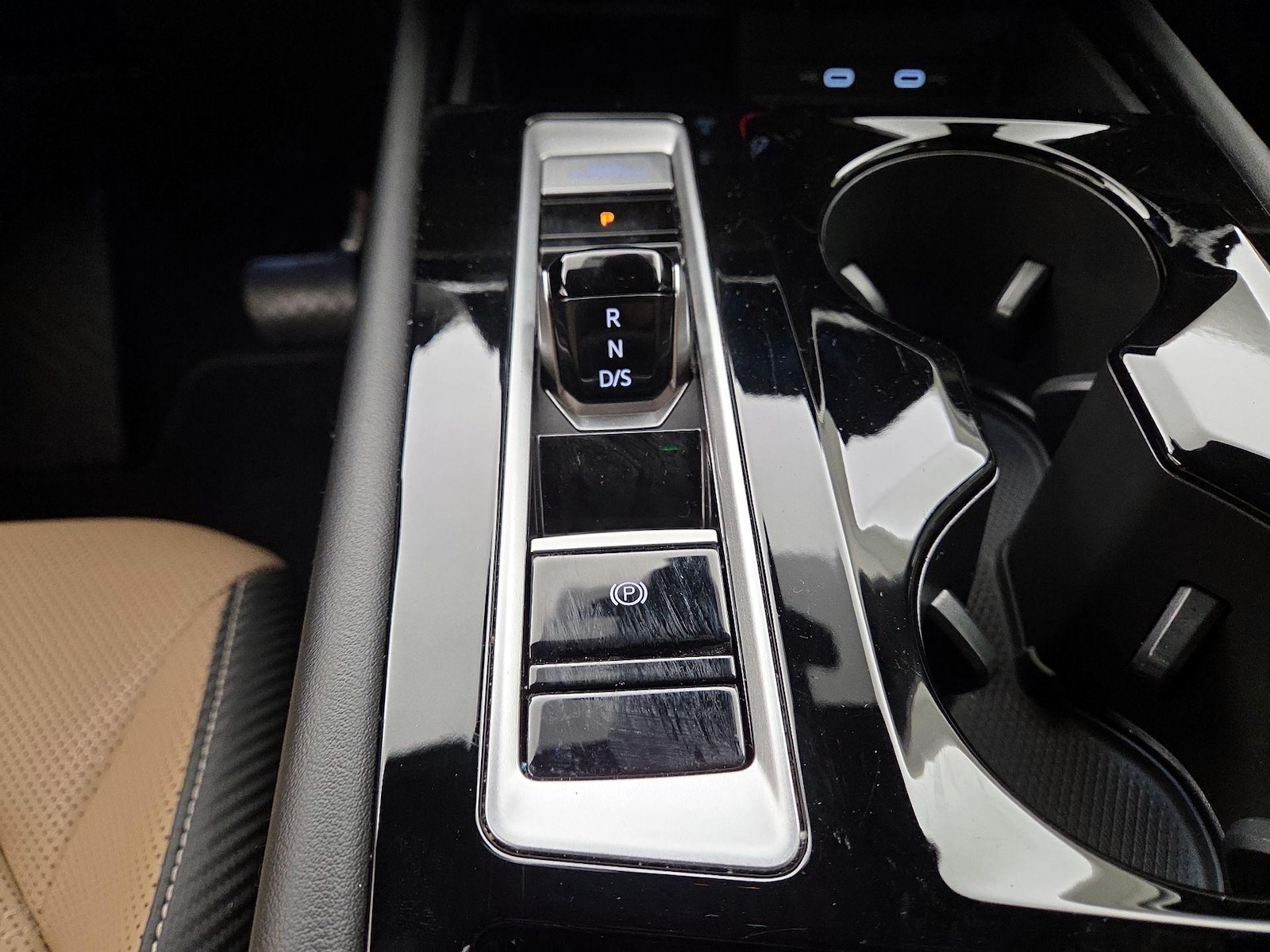 2024 Volkswagen Atlas Cross Sport SE w/Tech - Photo 18
