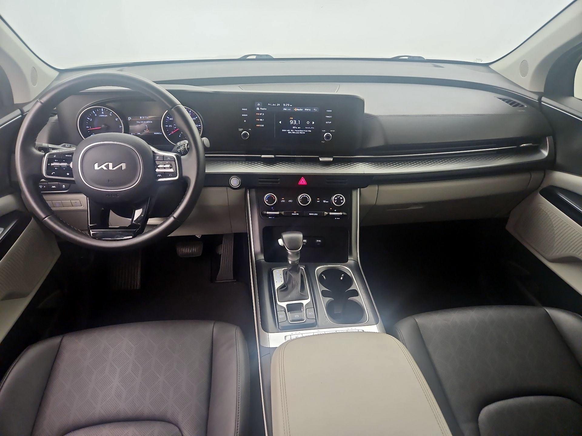 Thumbnail: 2023 Kia Carnival - 9