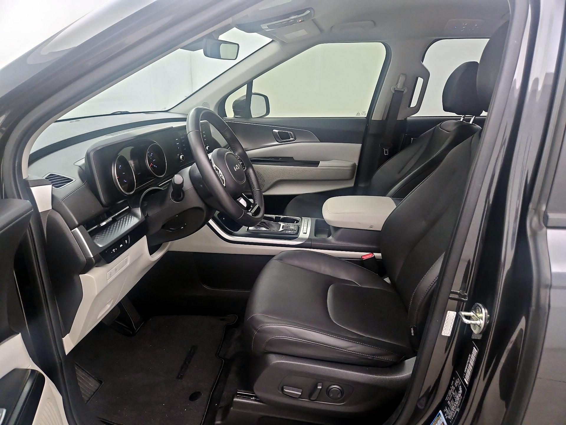 Thumbnail: 2023 Kia Carnival - 11