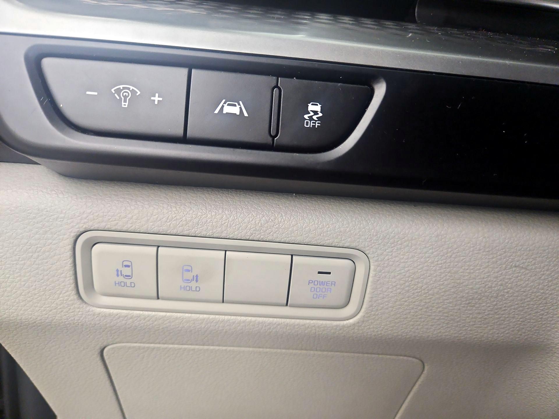 Thumbnail: 2023 Kia Carnival - 13