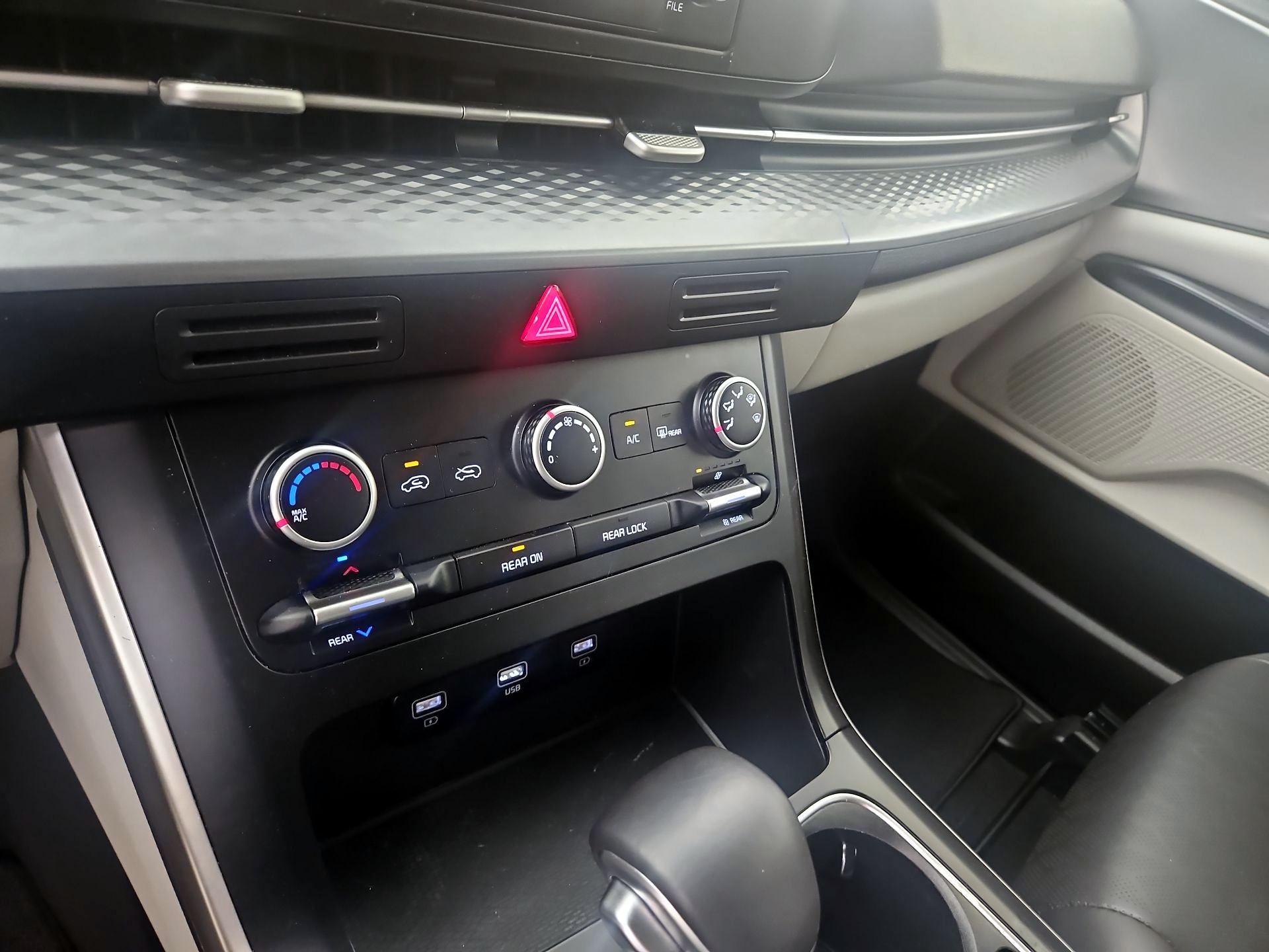 Thumbnail: 2023 Kia Carnival - 16