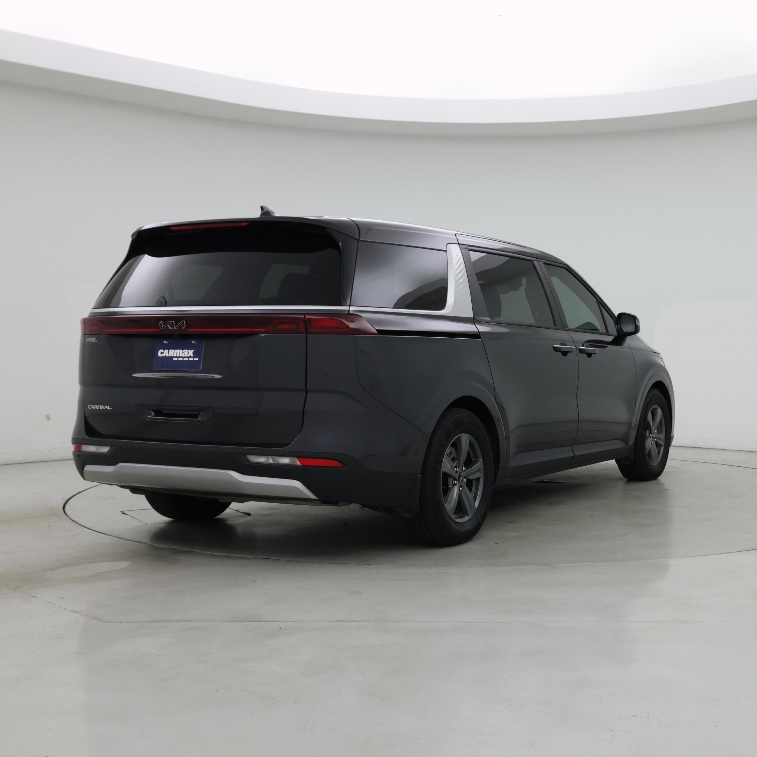 Thumbnail: 2023 Kia Carnival - 8