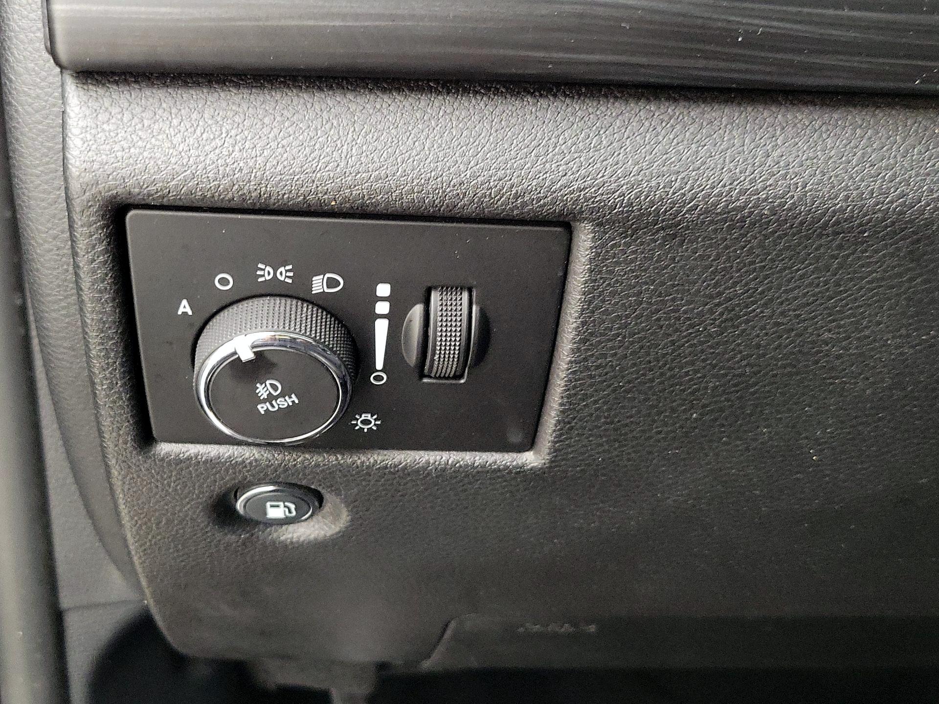 Thumbnail: 2020 Jeep Grand Cherokee - 13