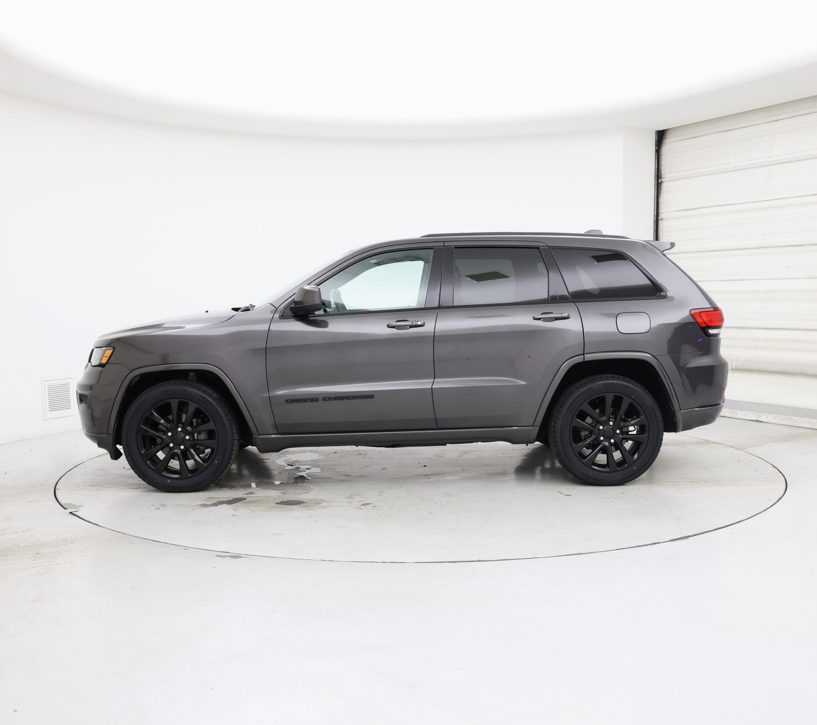 Thumbnail: 2020 Jeep Grand Cherokee - 3