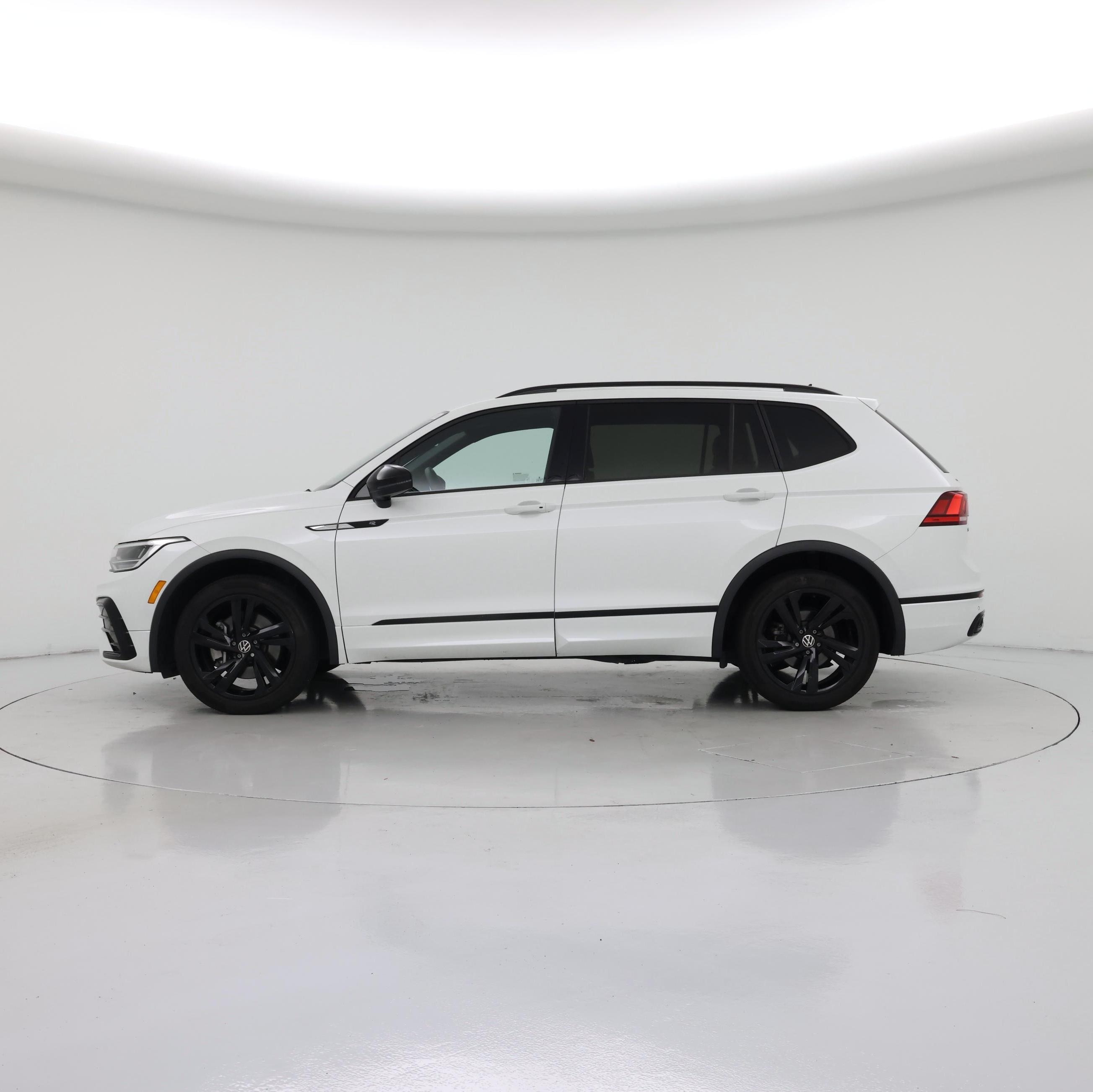 Thumbnail: 2024 Volkswagen Tiguan - 3