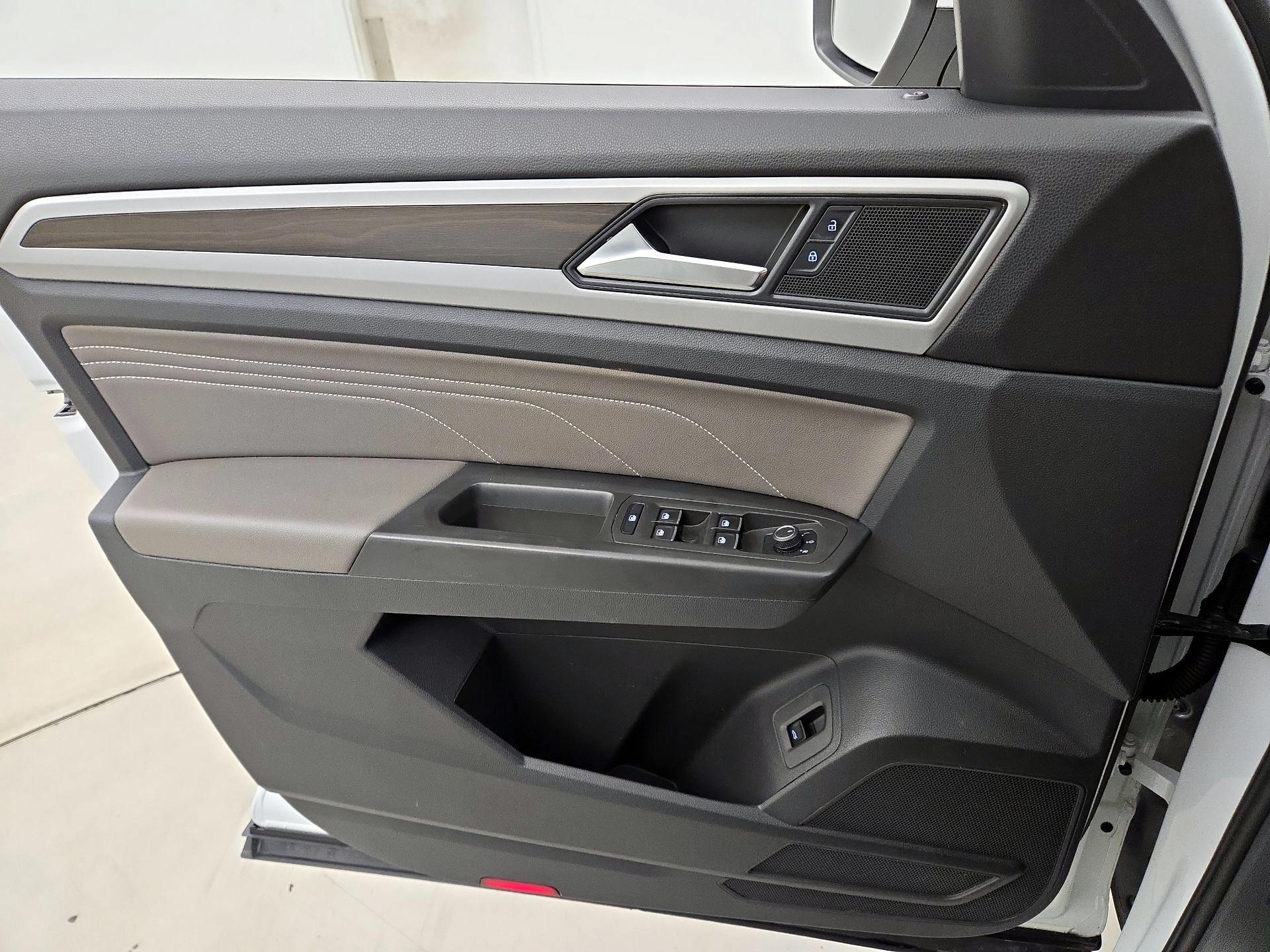 Thumbnail: 2023 Volkswagen Atlas - 12