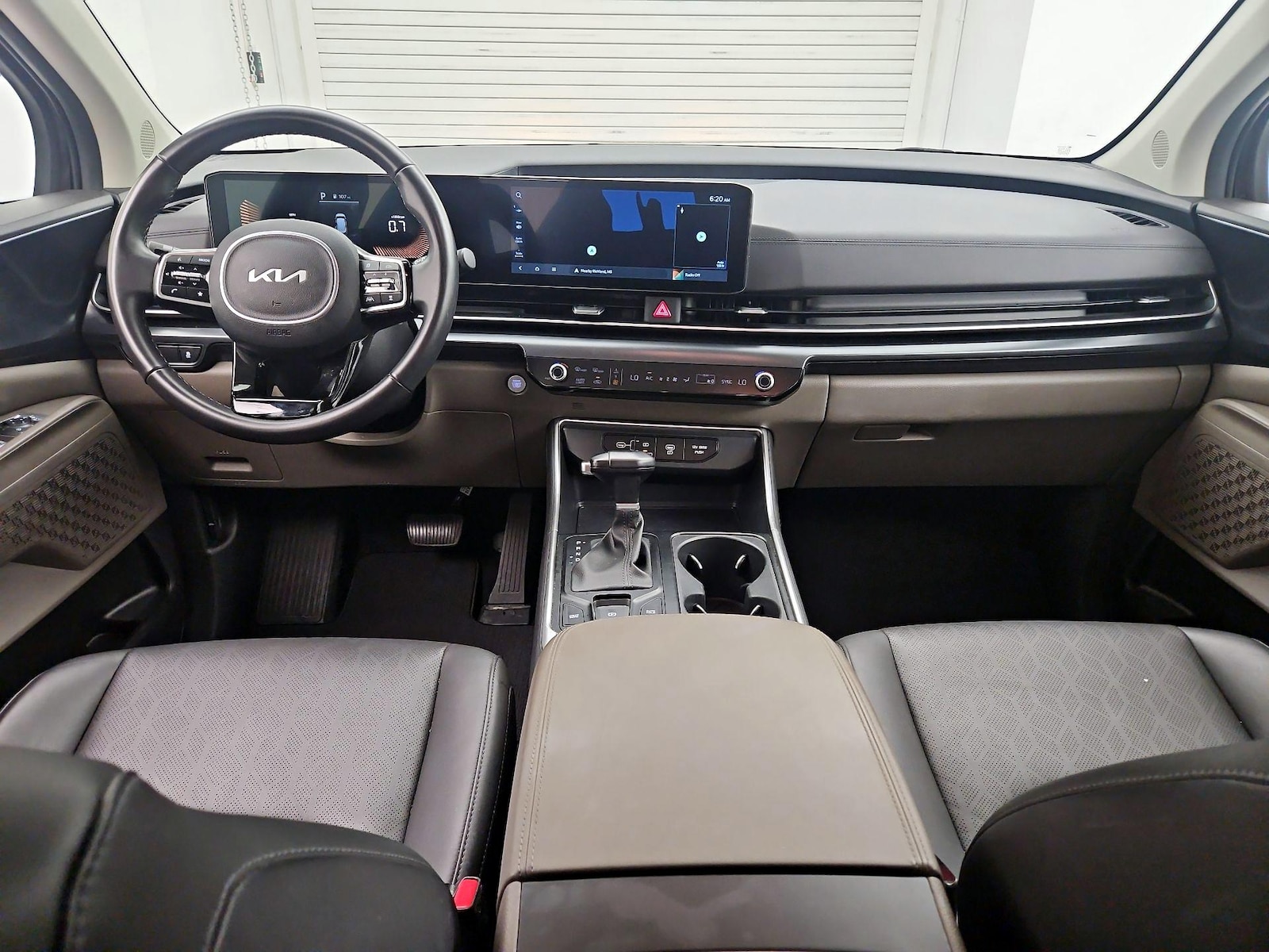 2025 Kia Carnival LXS - Photo 10